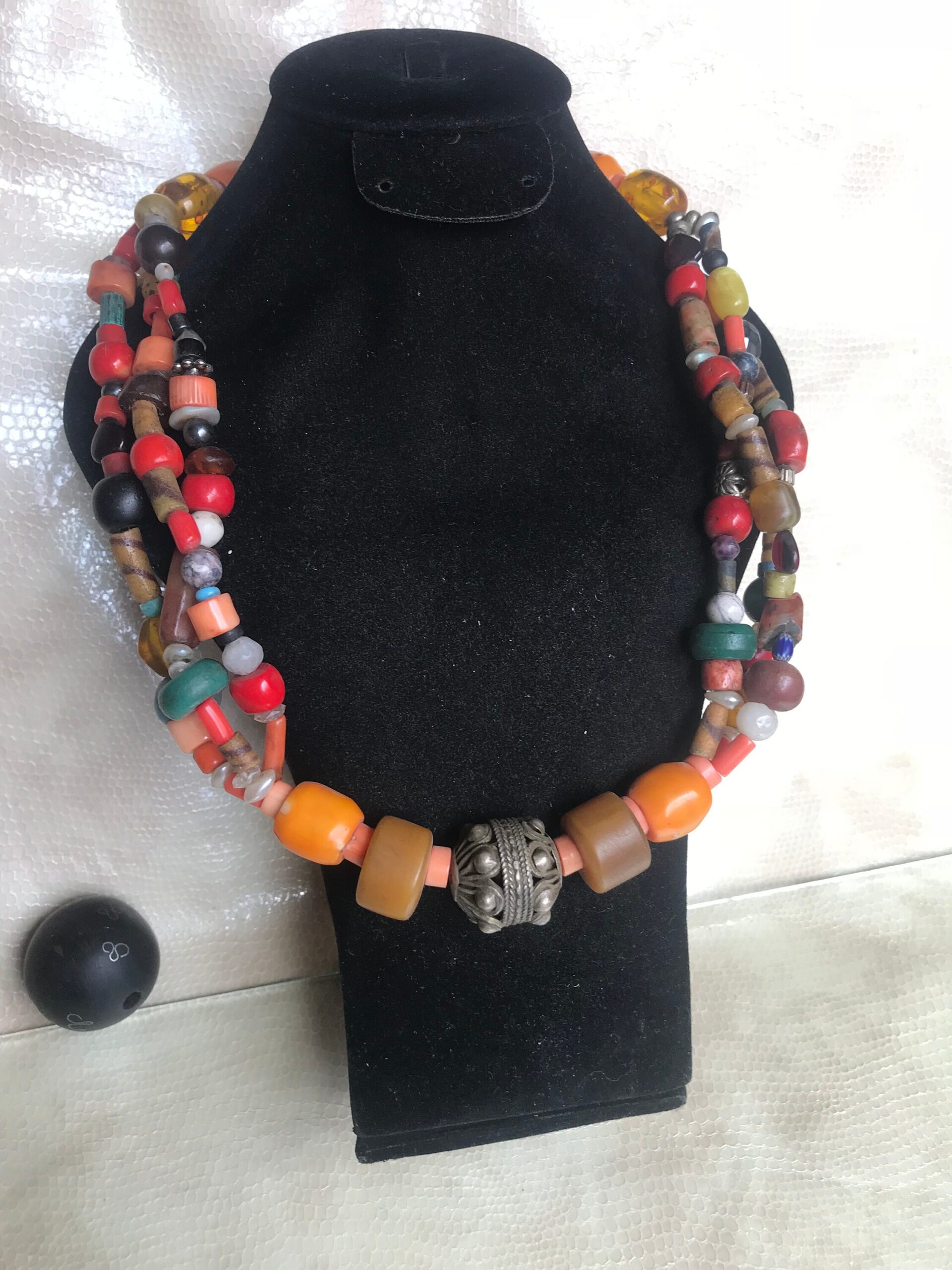 Collier Berb re En Argent Compos De Diverses Perles Du Sahara Ancienne collier-berb-re-en-argent-compos-de-diverses-perles-du-sahara-ancienne