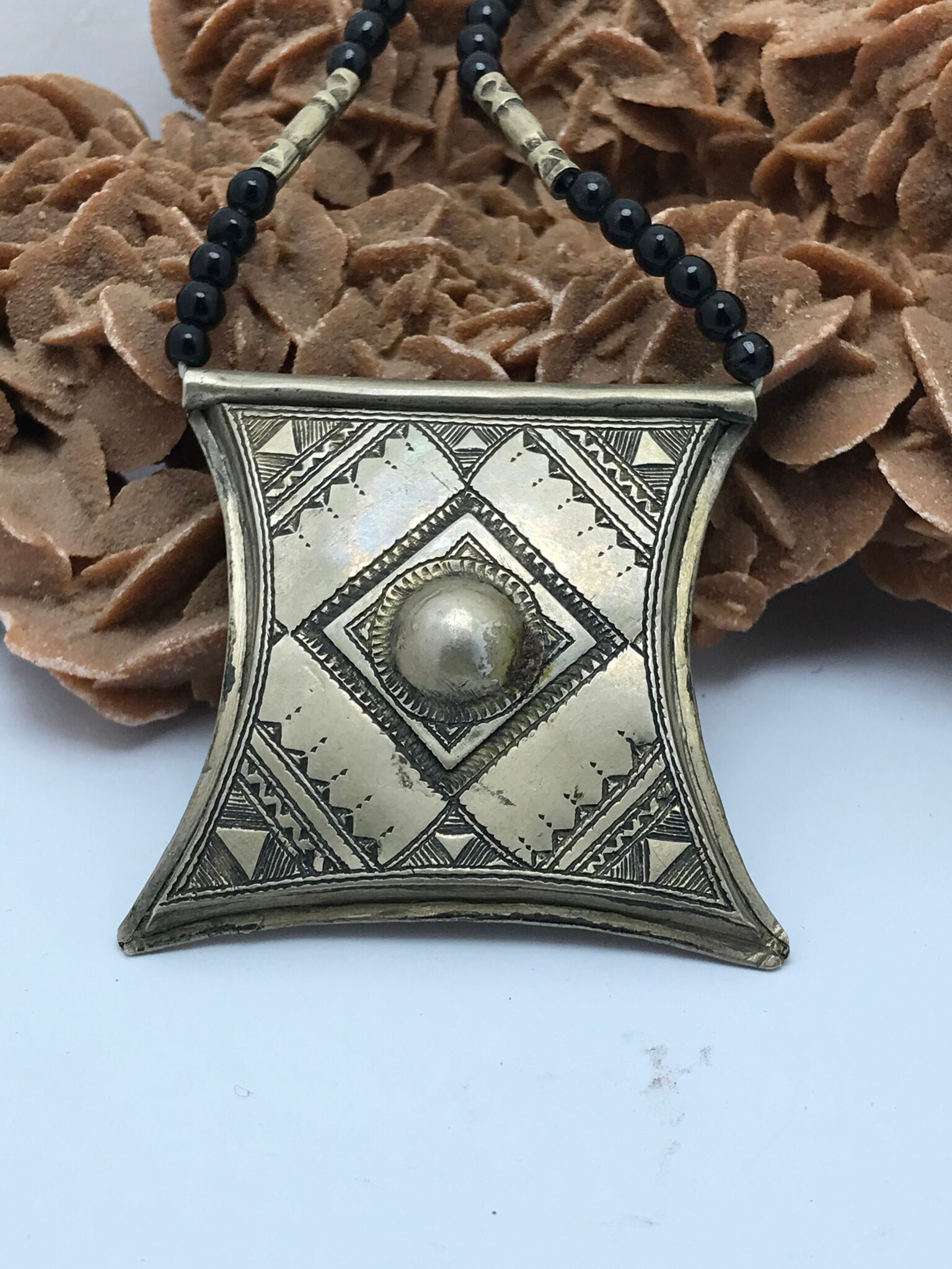 BIJOU ETHNIQUE COLLIER Touareg avec perles de verre B38 EUR 10,00