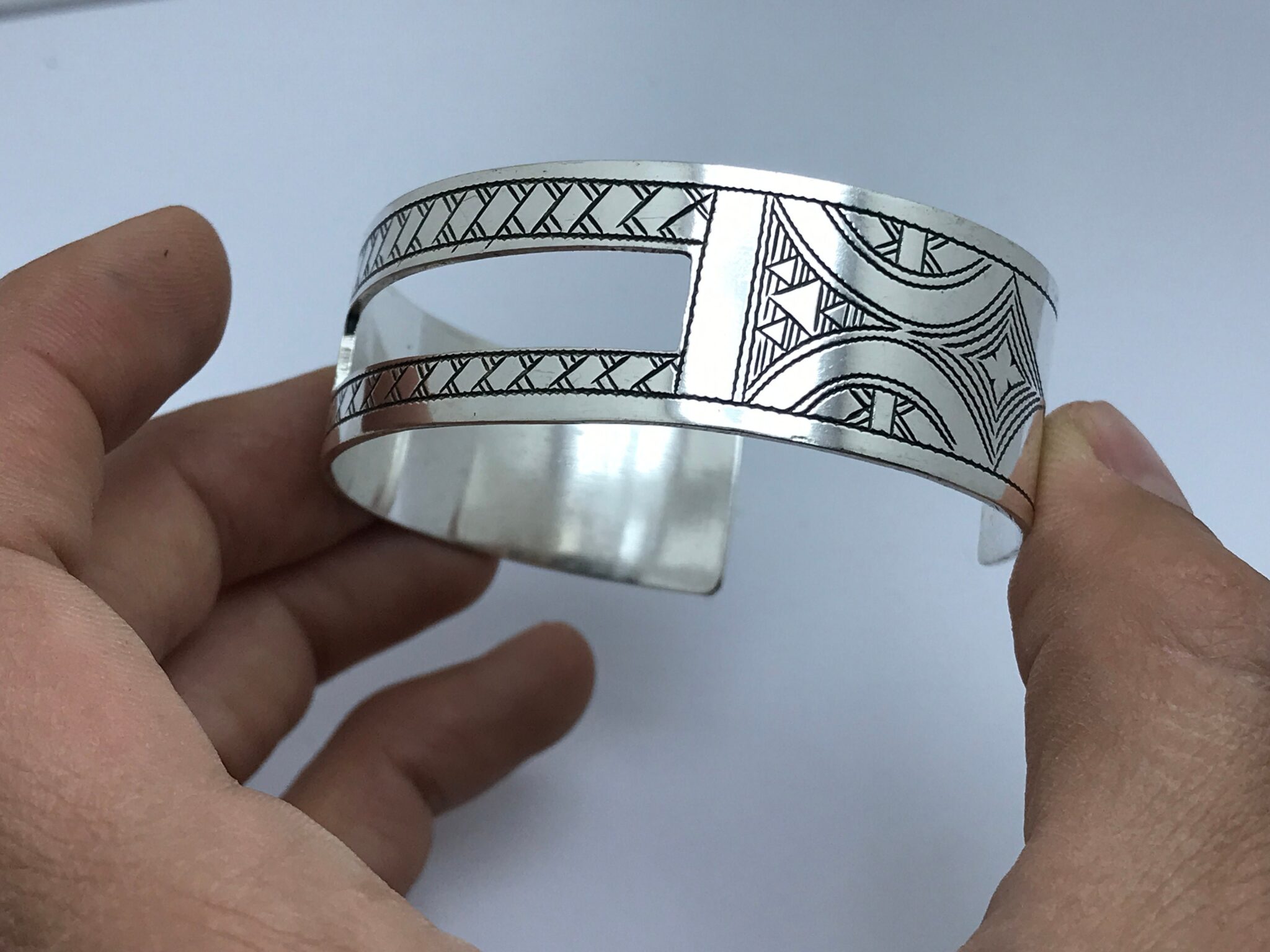 Bracelet Manchette Berbère En Argent Pur Avec Filigrane Et Pierre Orange Elegance Artisanale Et Design Unique