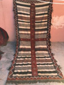 Tapis Zemmour Kilim vintage : tapis berbère marocain tissé à la main