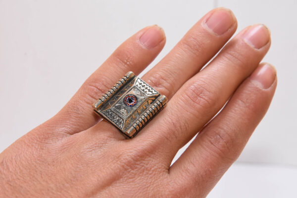 Bague touareg avec pierre chriaa faite main, bague ethnique.