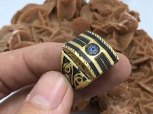 bague cuivre avec pierre chevron perle et bois d ebene, africain fait a main