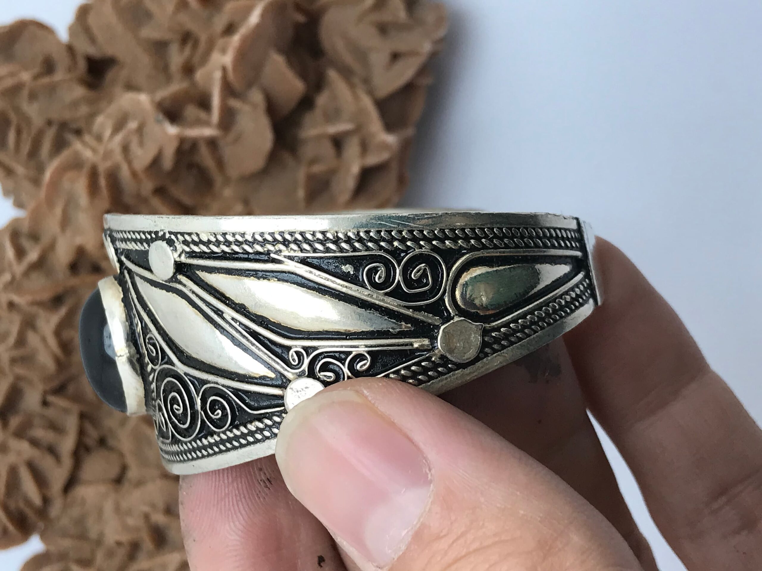Handmade Sterling Silver Berber Cuff Bracelet: Black Onyx Filigree - Image 4