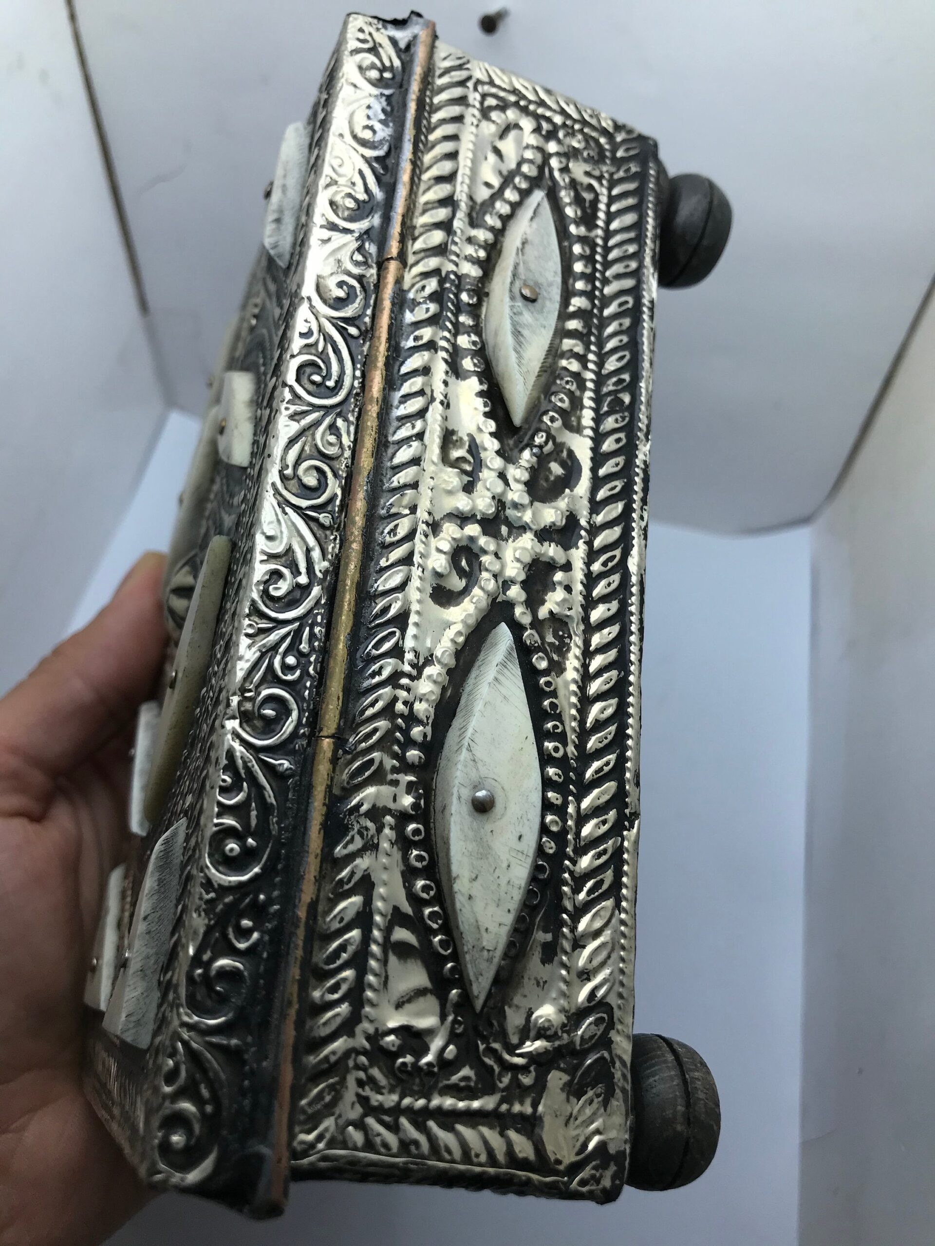 Vintage Ebony Wood Jewelry Box: Handmade Touareg Design - Image 5