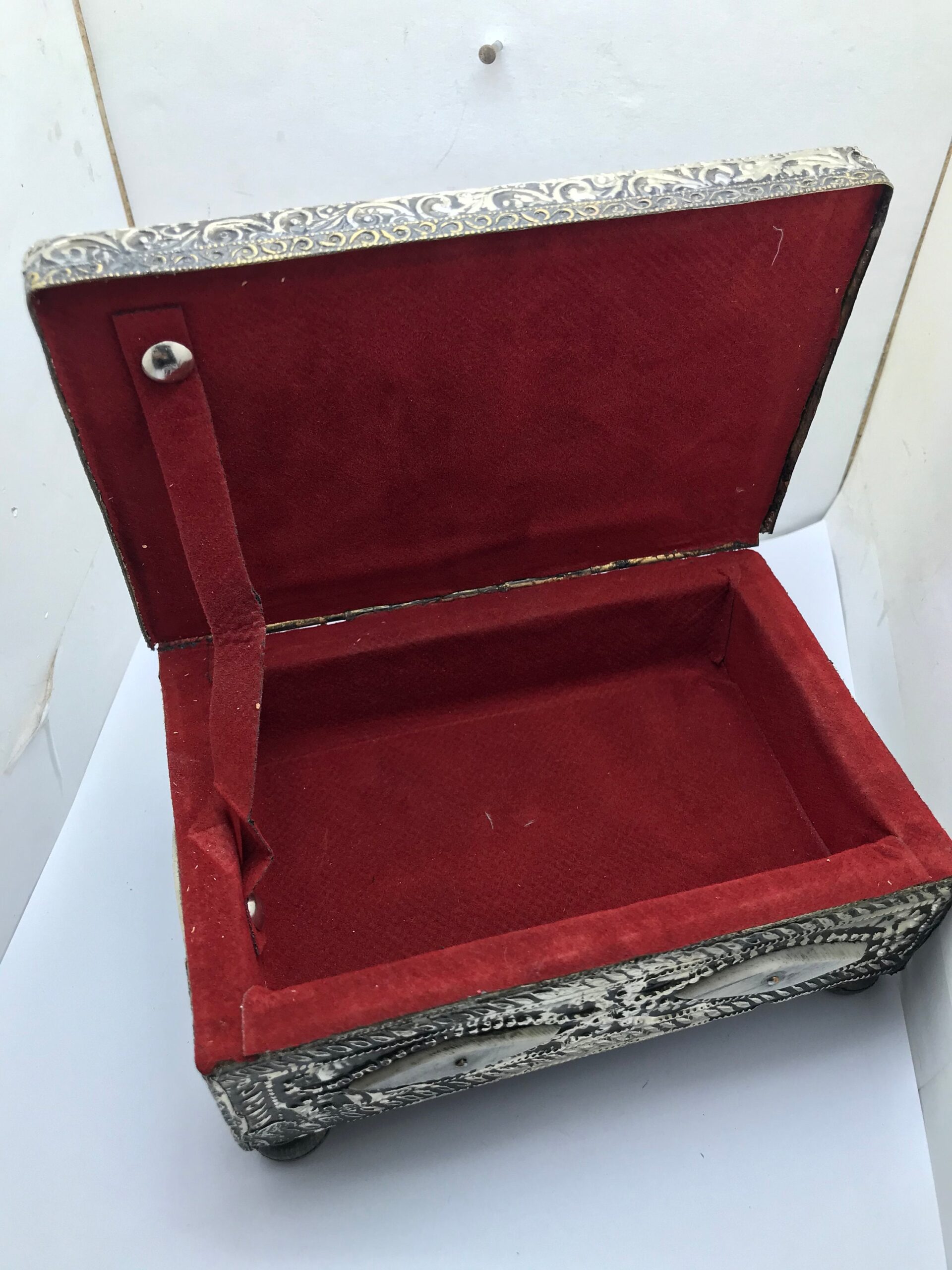 Vintage Ebony Wood Jewelry Box: Handmade Touareg Design - Image 6