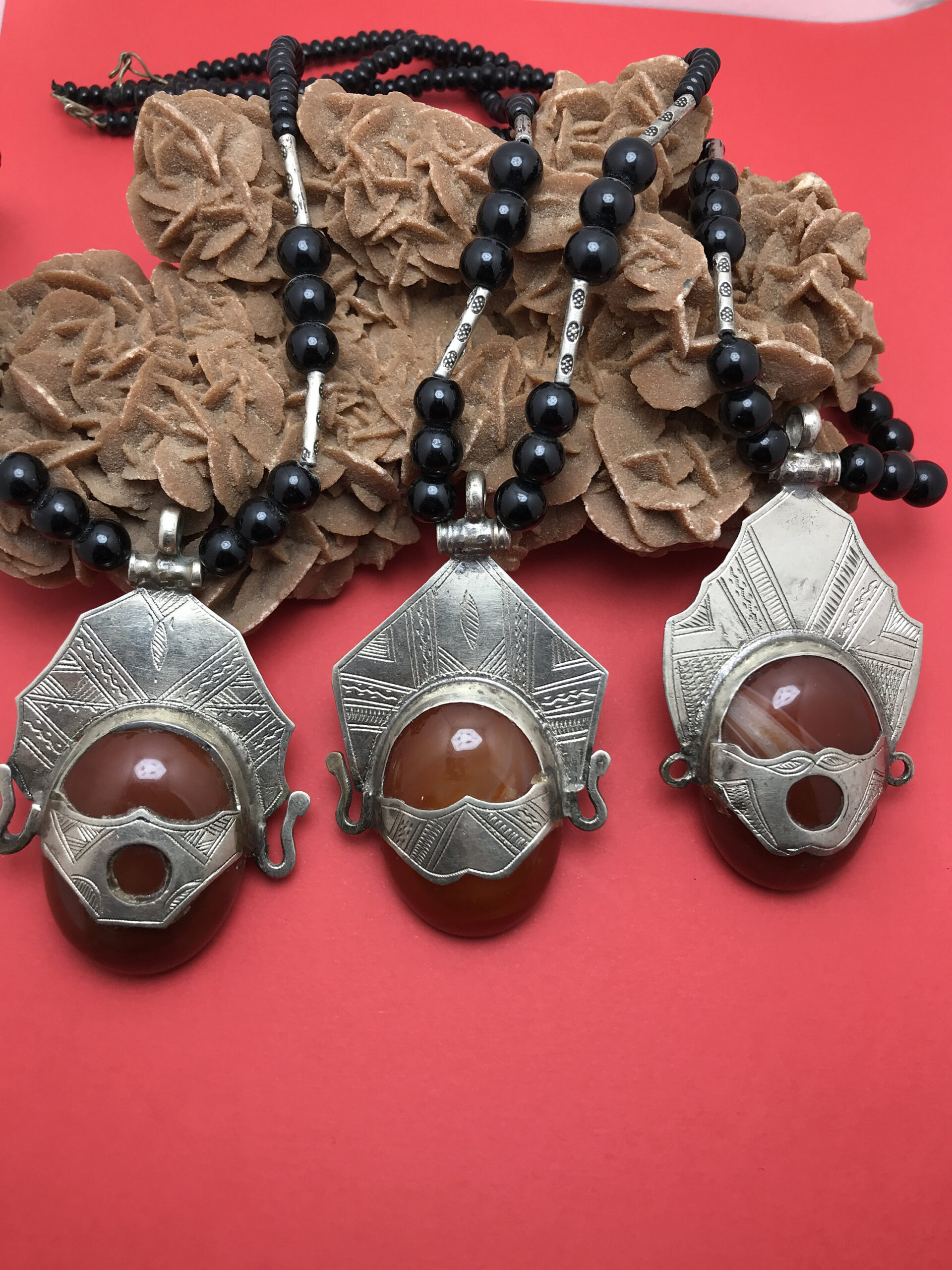 Collier Touareg vert agate, bijoux Touaregs, Amulette de
