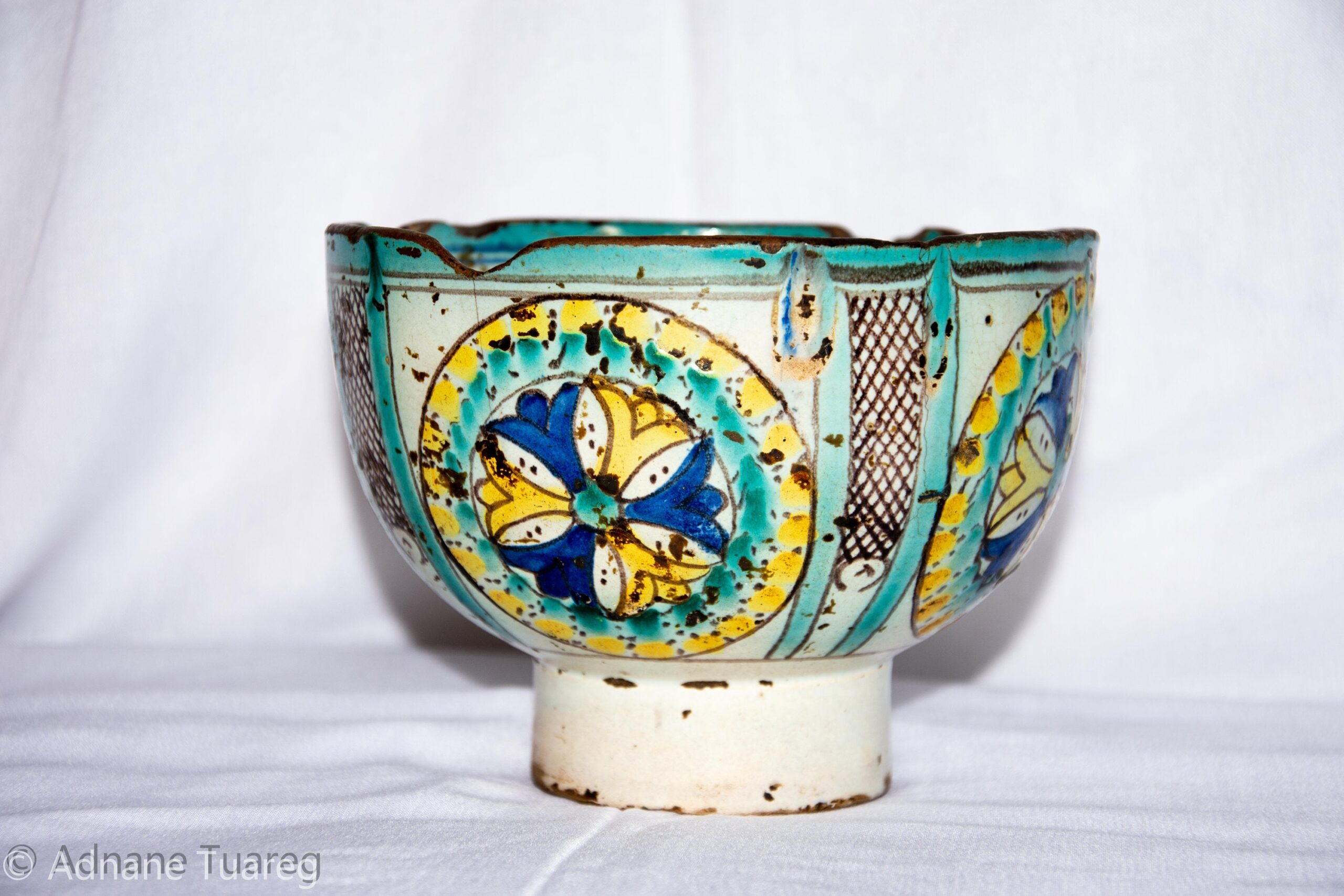 18th Century Moroccan Pottery Bowl: Fès Zlafa, Star Design - Image 2