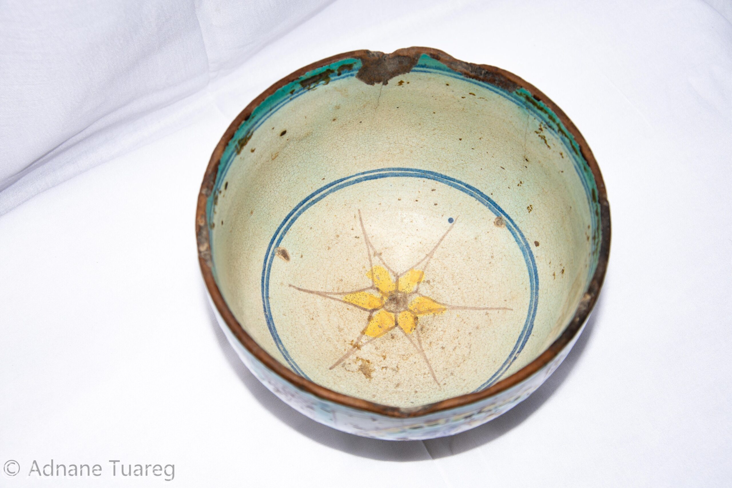 18th Century Moroccan Pottery Bowl: Fès Zlafa, Star Design - Image 3