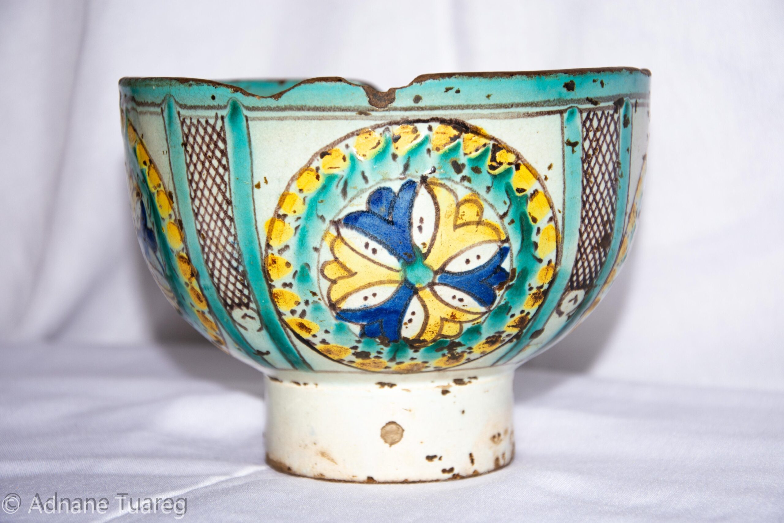 18th Century Moroccan Pottery Bowl: Fès Zlafa, Star Design - Image 4