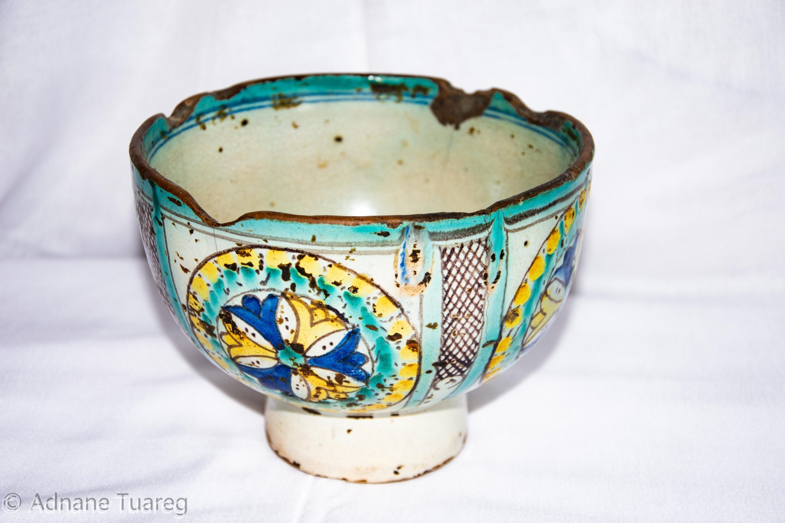 18th Century Moroccan Pottery Bowl: Fès Zlafa, Star Design