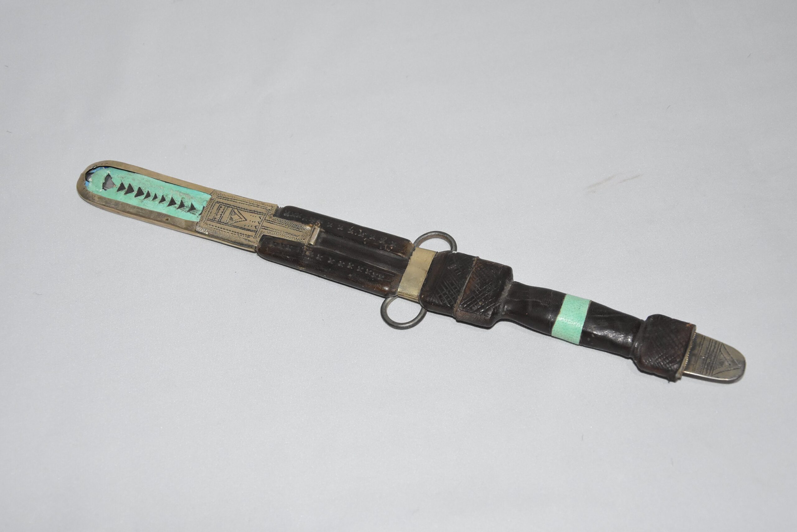 Vintage Tuareg Dagger: Ethnic Handmade Craft - Image 2