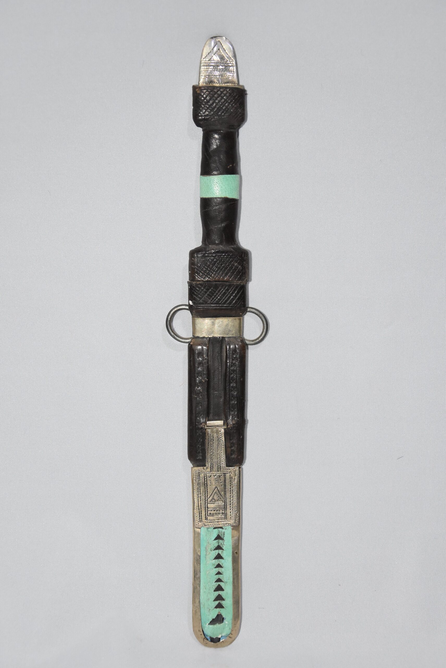 Vintage Tuareg Dagger: Ethnic Handmade Craft - Image 4
