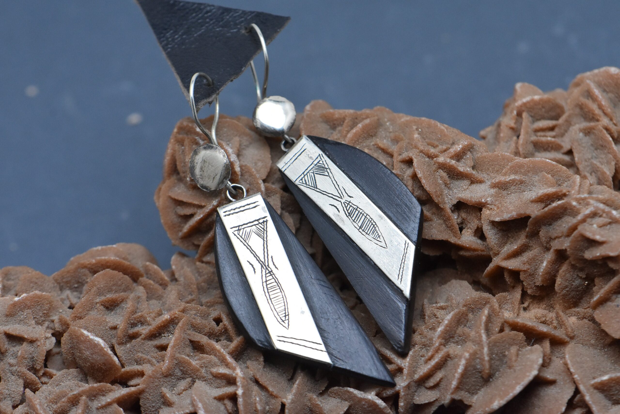 Tuareg silver and ebony earrings, ethnic african handmade - Image 3