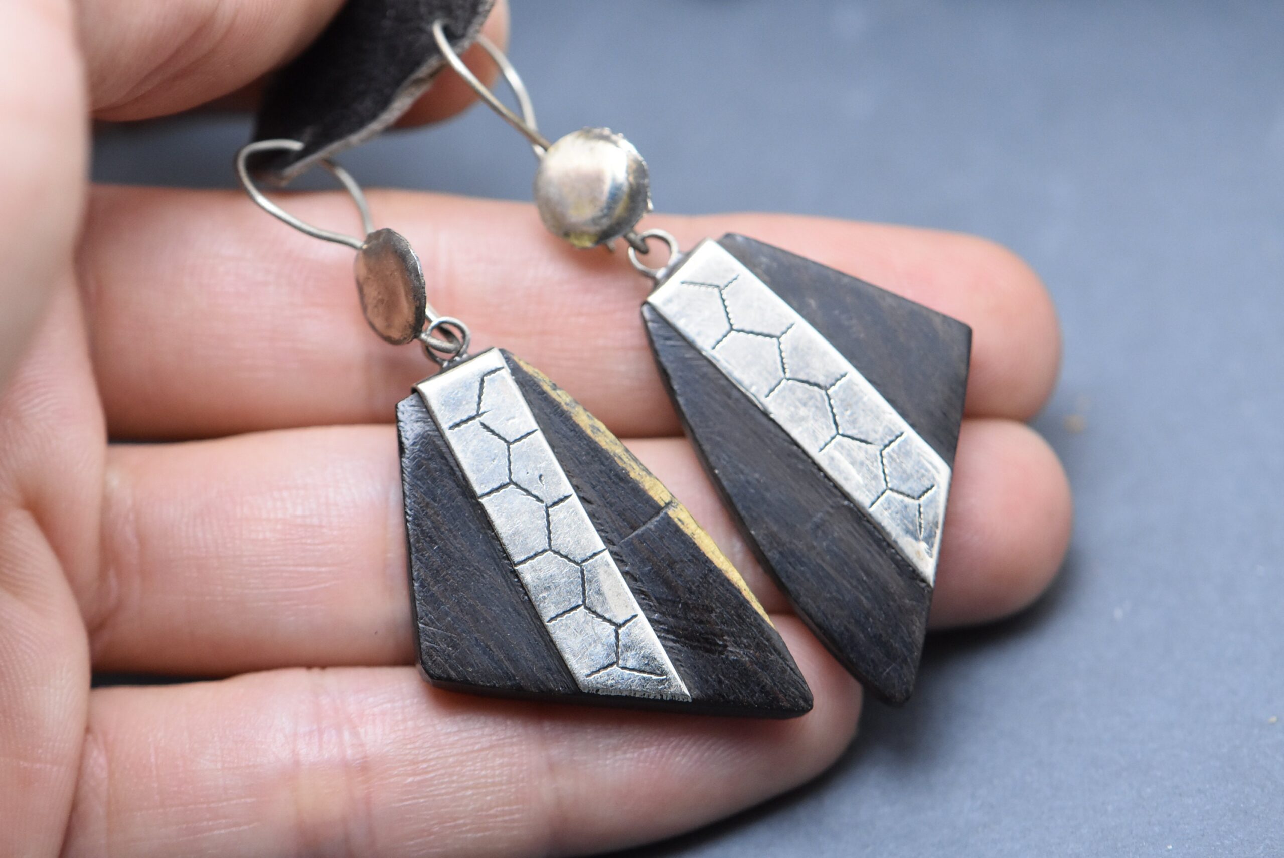 Handmade Tuareg Ebony Earrings: Berber Silver Ethnic Jewelry - Image 2