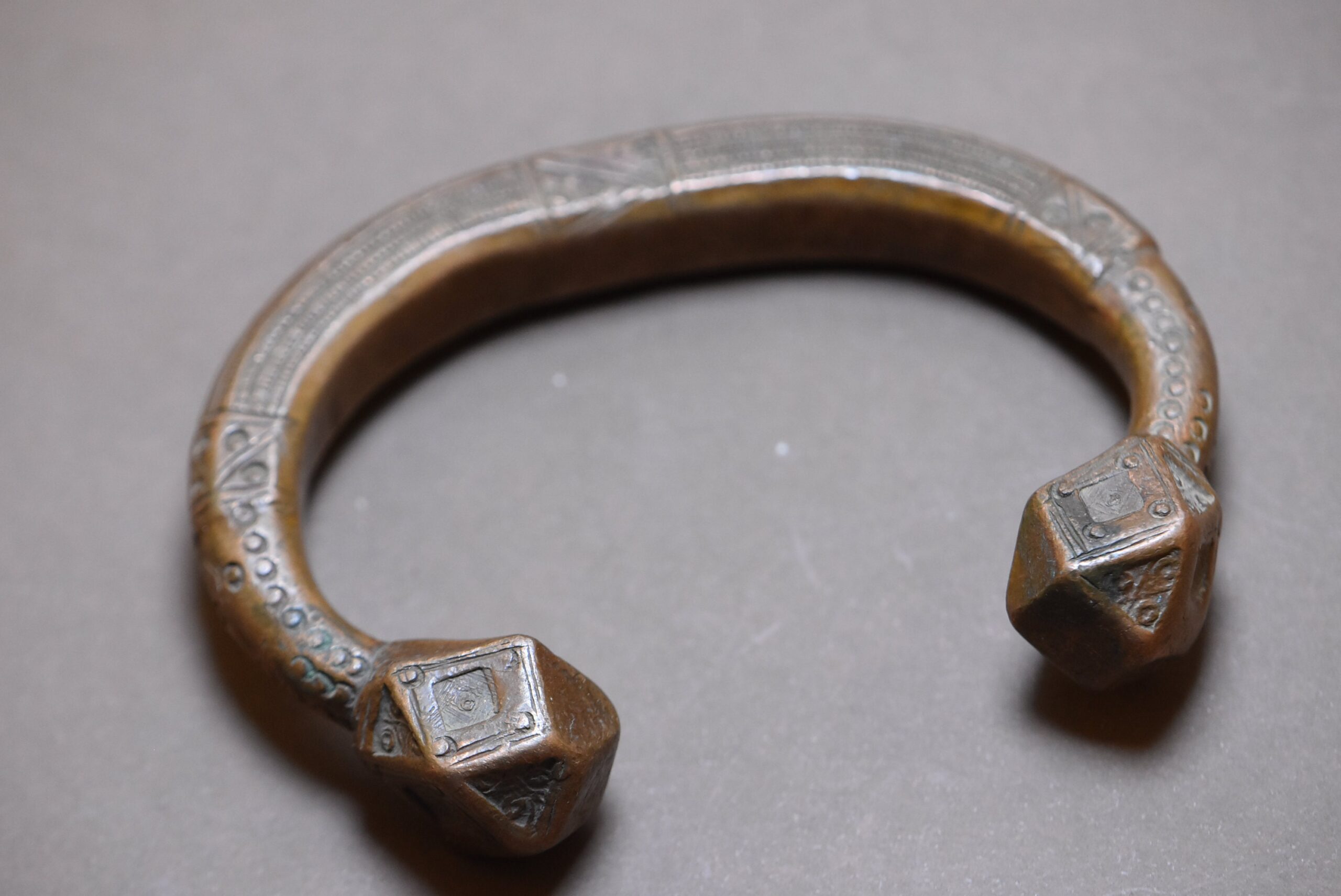 Vintage Tuareg Brass Anklet: African Berber Jewelry, 1920s - Image 5