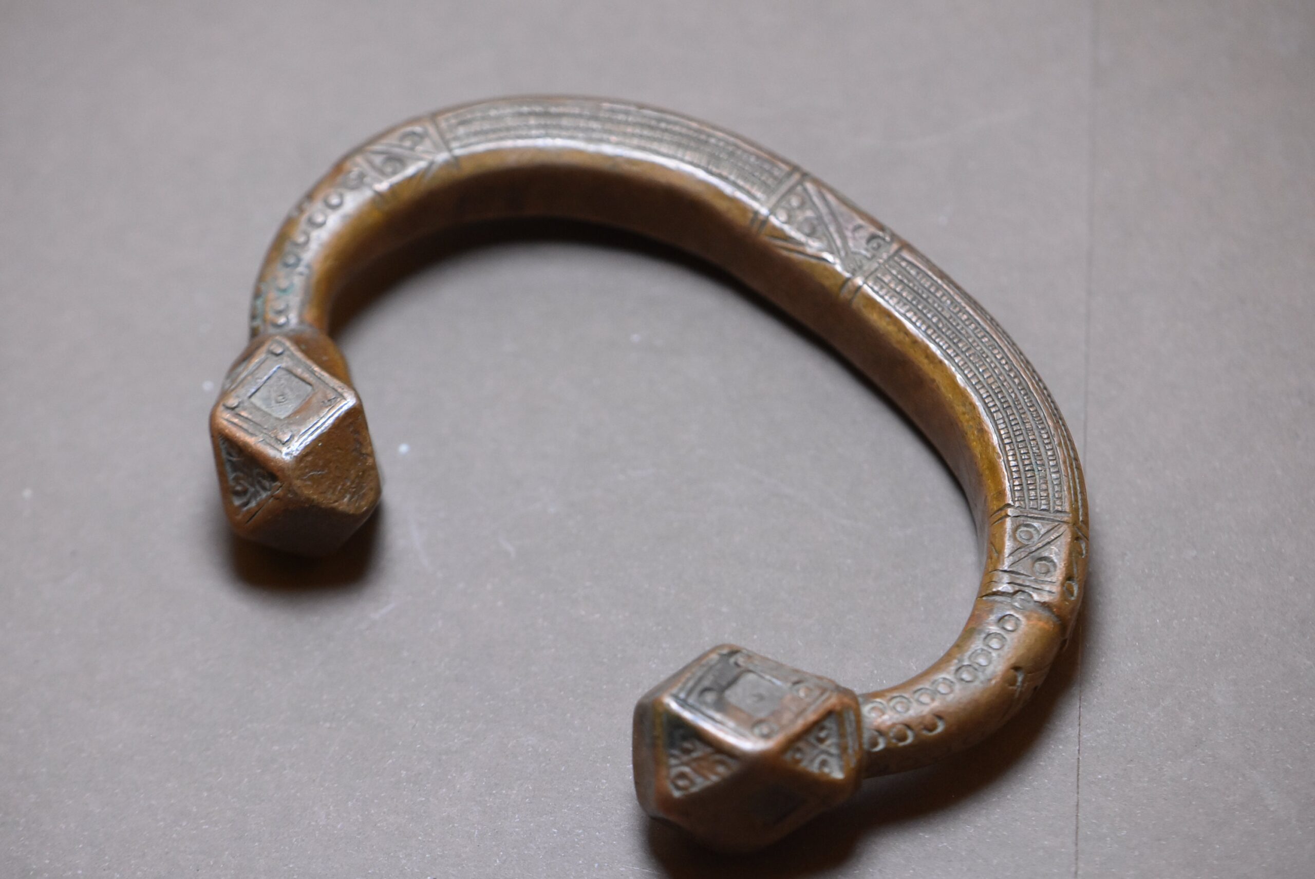 Vintage Tuareg Brass Anklet: African Berber Jewelry, 1920s - Image 4