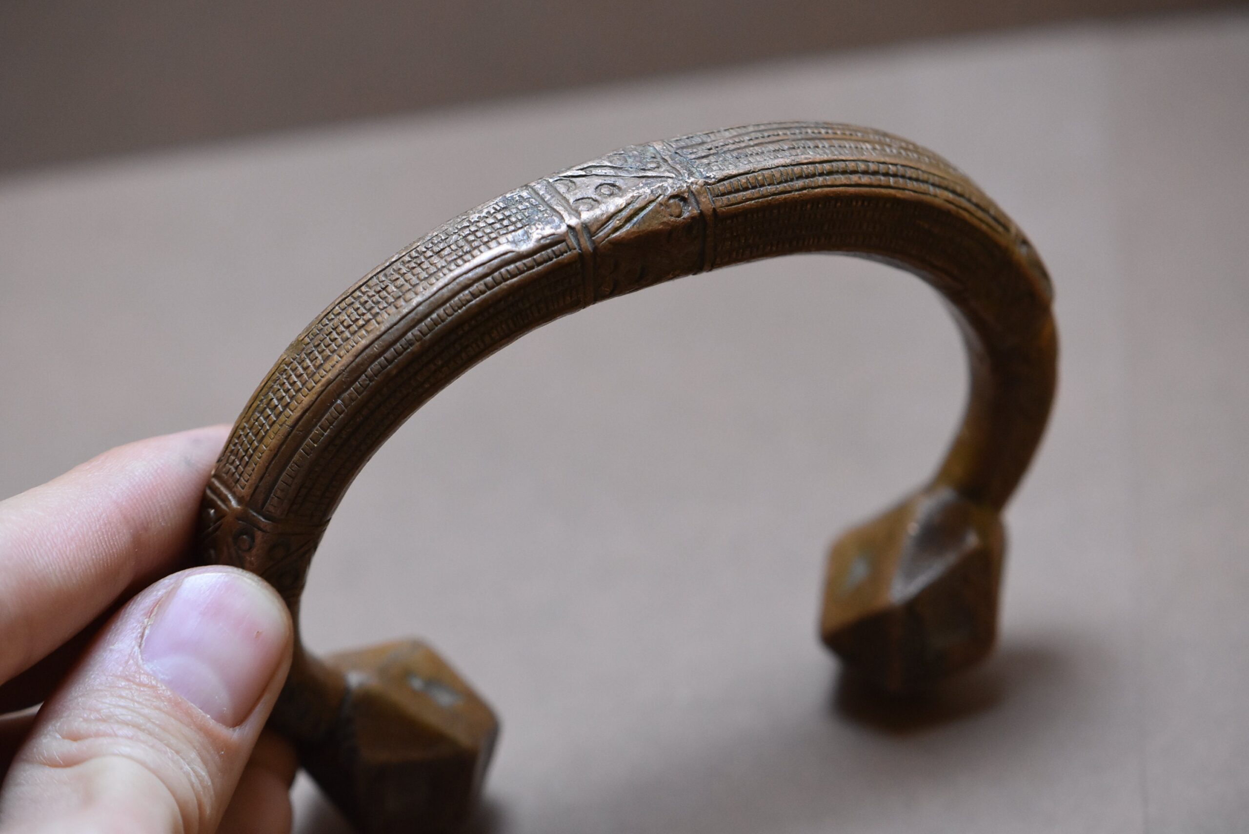 Vintage Tuareg Brass Anklet: African Berber Jewelry, 1920s - Image 6