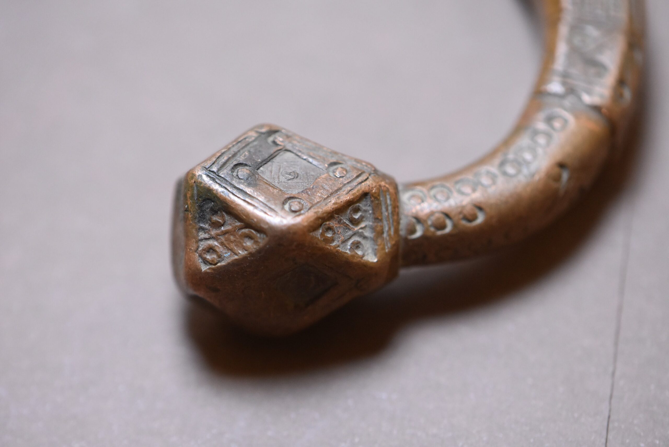 Vintage Tuareg Brass Anklet: African Berber Jewelry, 1920s - Image 3