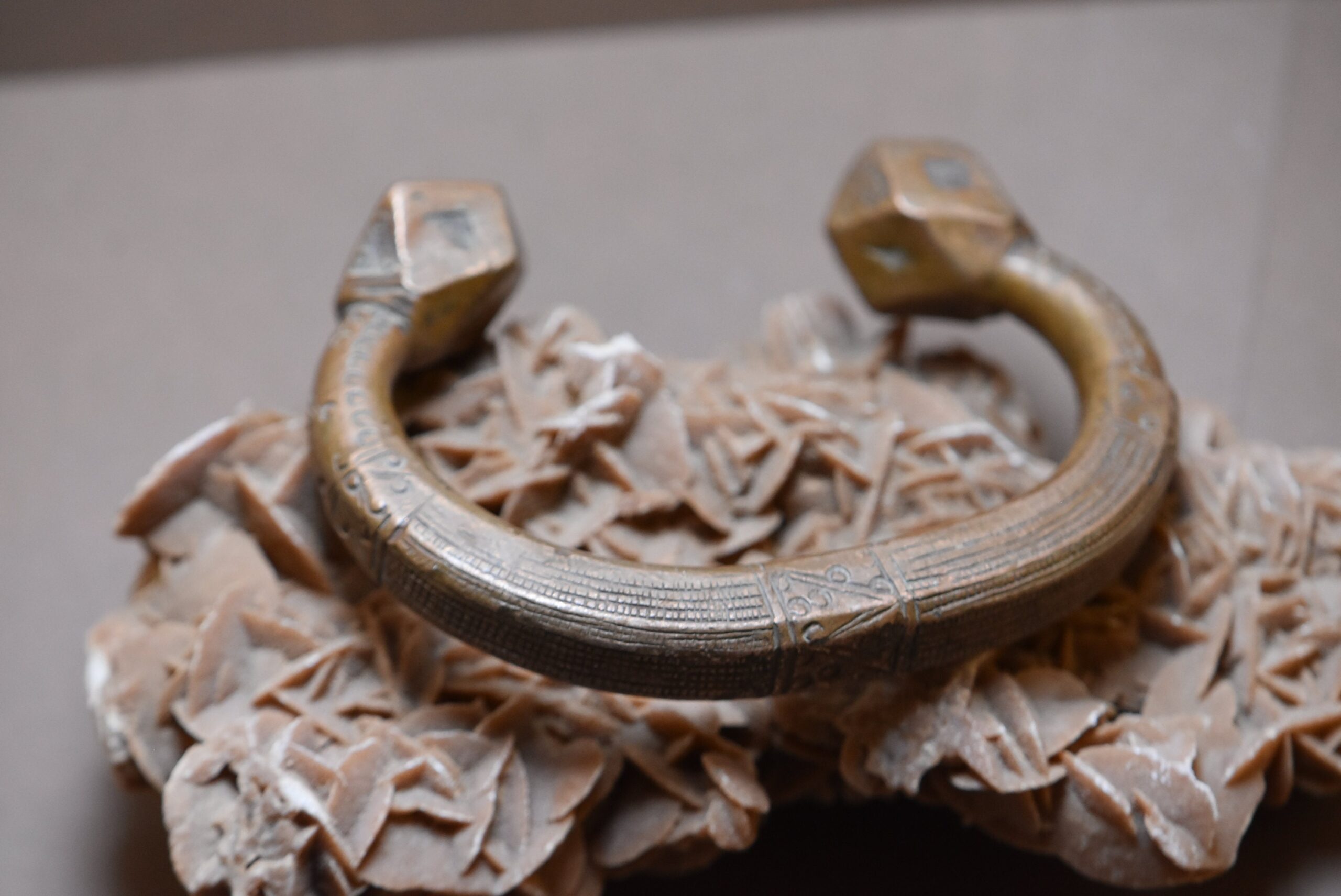Vintage Tuareg Brass Anklet: African Berber Jewelry, 1920s - Image 7