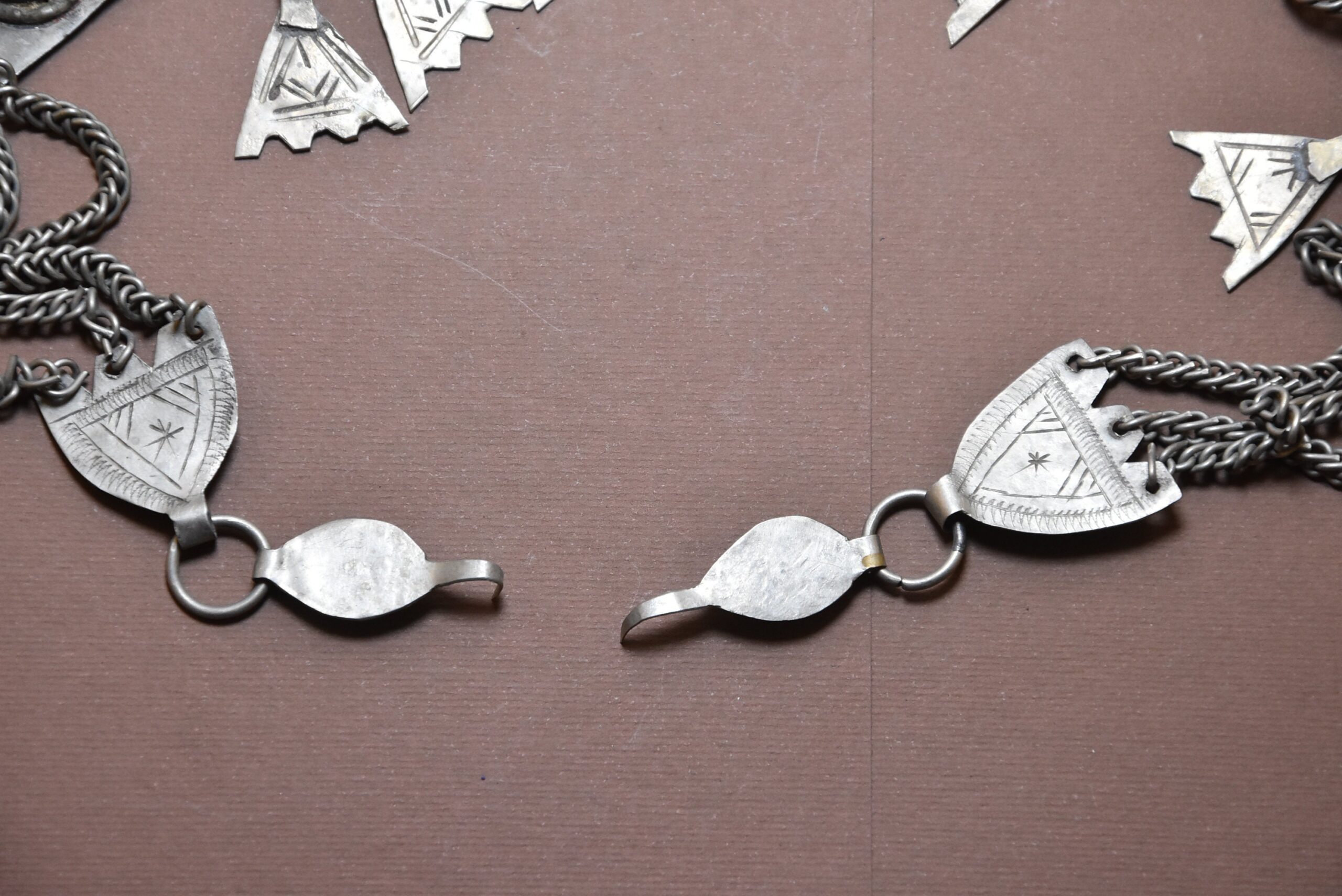 Ornement en berbère Ait Atta casque ou de la tête. Au début du 20ème siècle, objet de collection, ethnique jewelry silver - Image 4