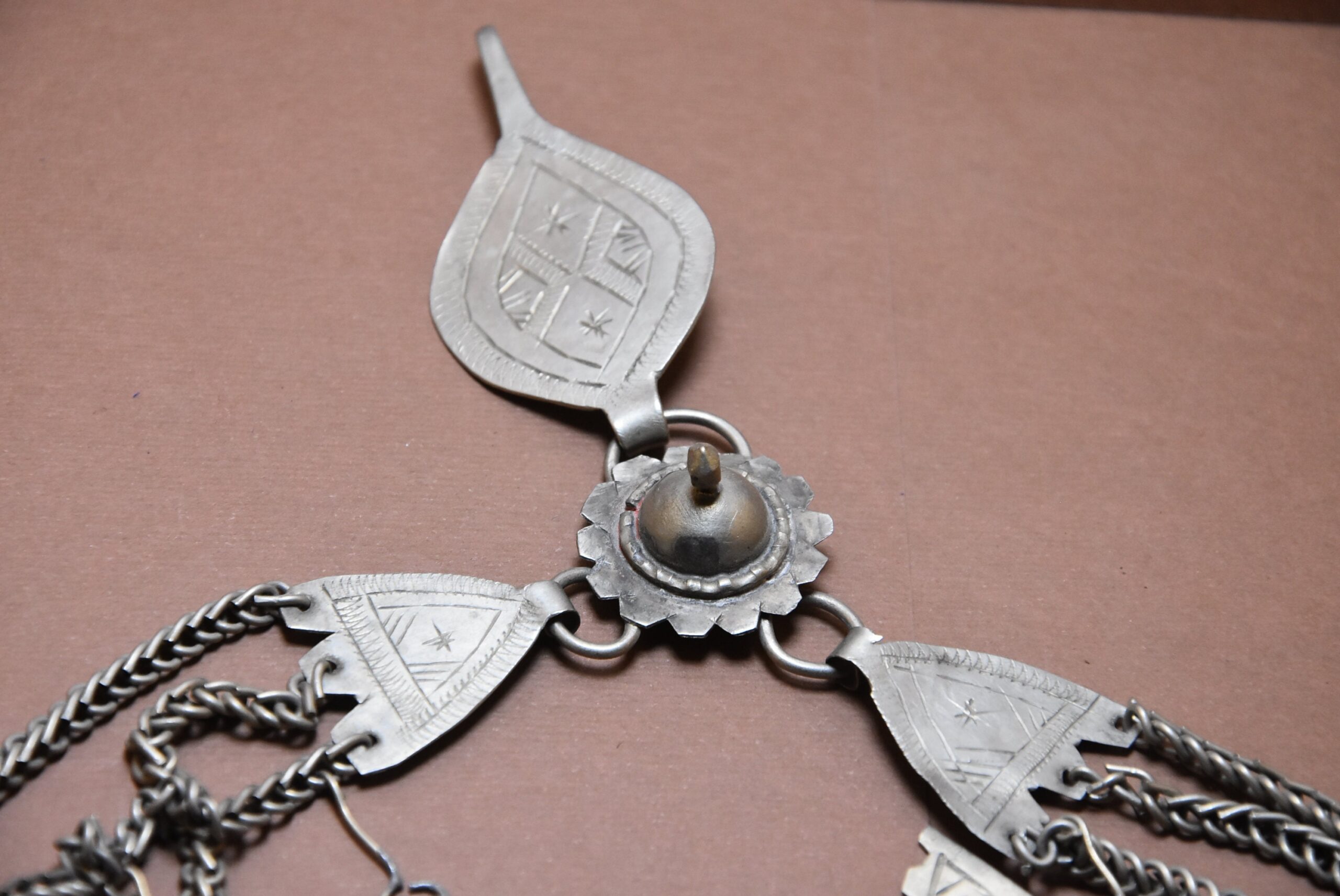 Ornement en berbère Ait Atta casque ou de la tête. Au début du 20ème siècle, objet de collection, ethnique jewelry silver - Image 6