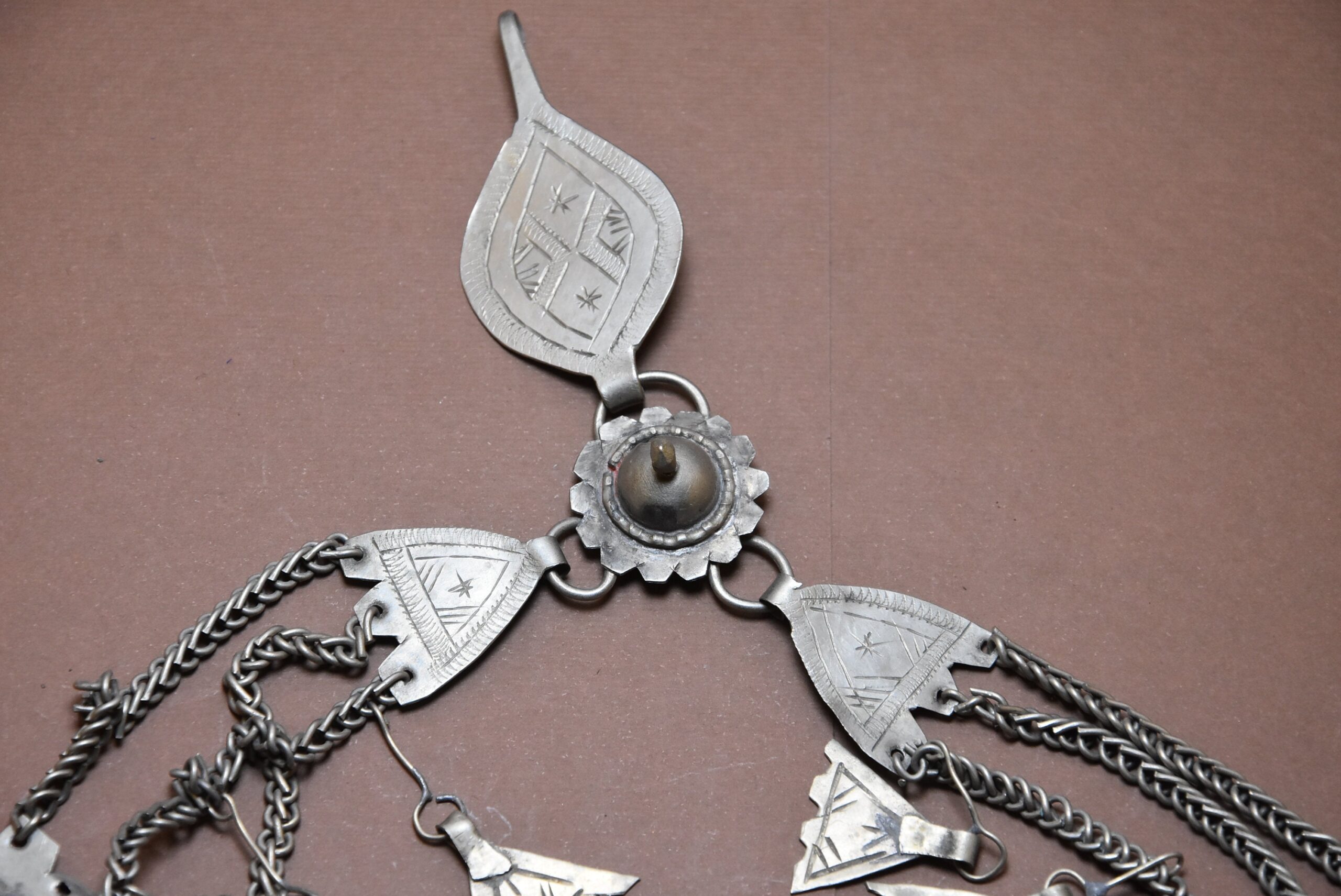 Ornement en berbère Ait Atta casque ou de la tête. Au début du 20ème siècle, objet de collection, ethnique jewelry silver - Image 2