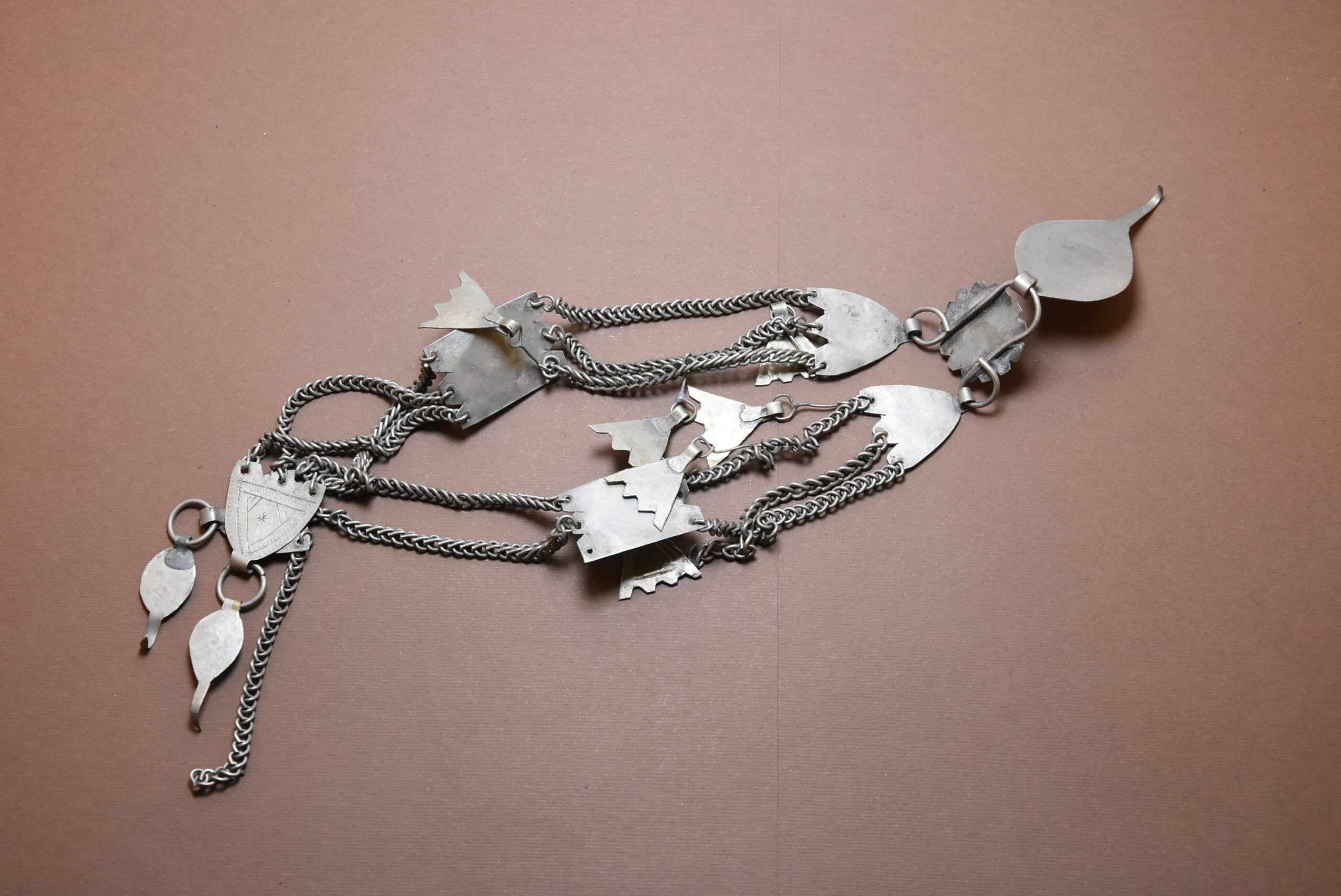 Ornement en berbère Ait Atta casque ou de la tête. Au début du 20ème siècle, objet de collection, ethnique jewelry silver - Image 8