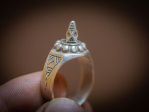 Vintage Tuareg Silver Ring: Engraved Pyramid Design, Size 10
