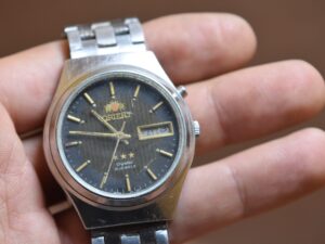 Vintage ORIENT Watch Automatic 21 Jewels Water Resistant Green day date