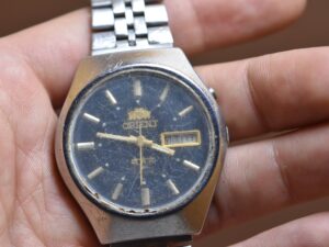Vintage ORIENT Watch Automatic 21 Jewels Water Resistant whitte day date