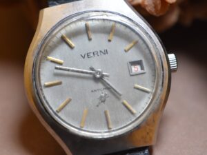 Verni Antichoc mechanical vintage watch