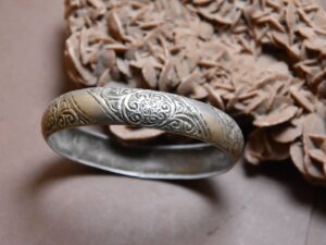 Handmade Berber Silver Alloy Bracelet: Moroccan Ethnic Jewelry