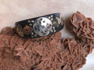 Bracelet mauritanien. ebemholz avec corne et d’argent naturel, ethnique