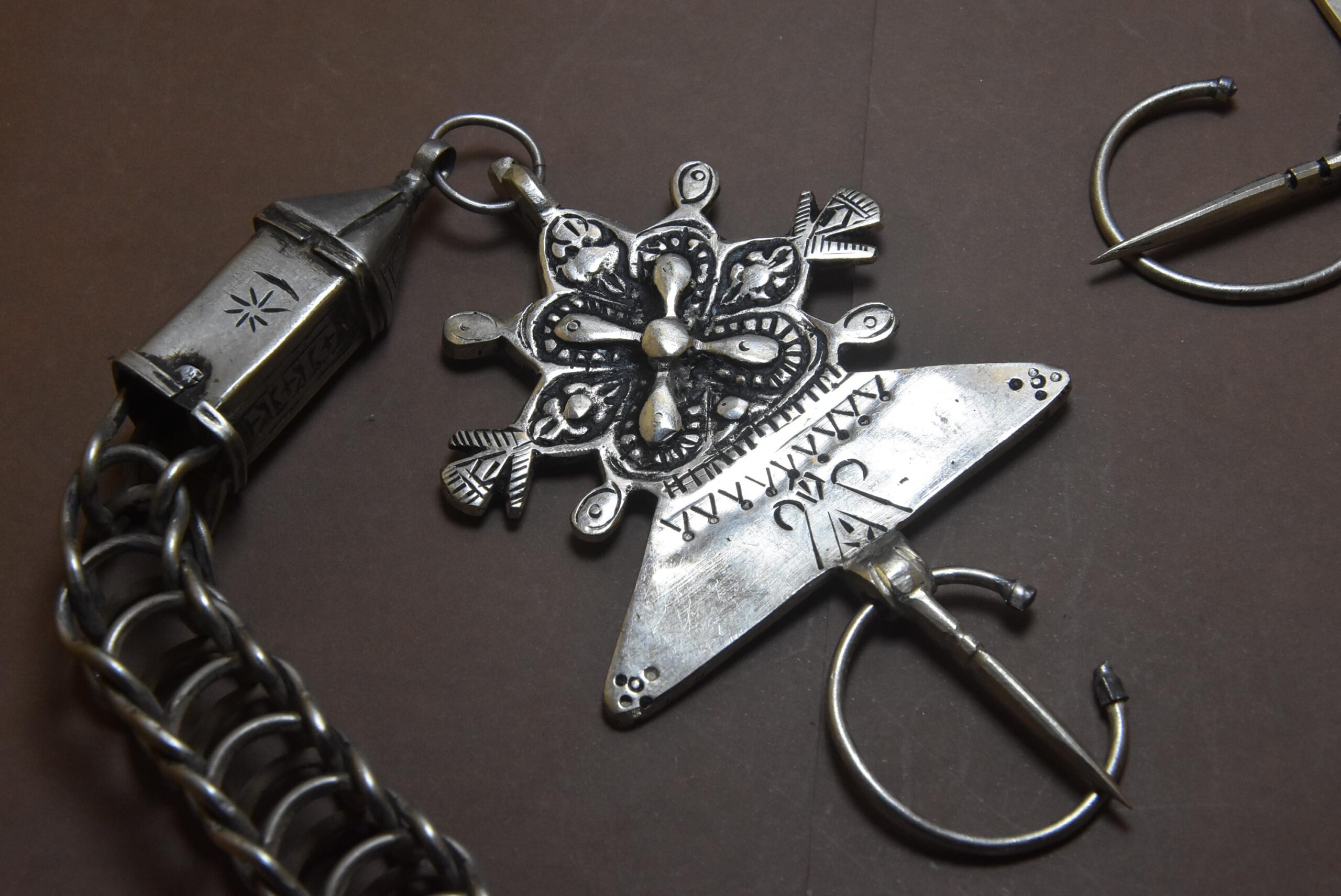Vintage Berber Fibula: Moroccan Ethnic Jewelry, Silver 700 - Image 4