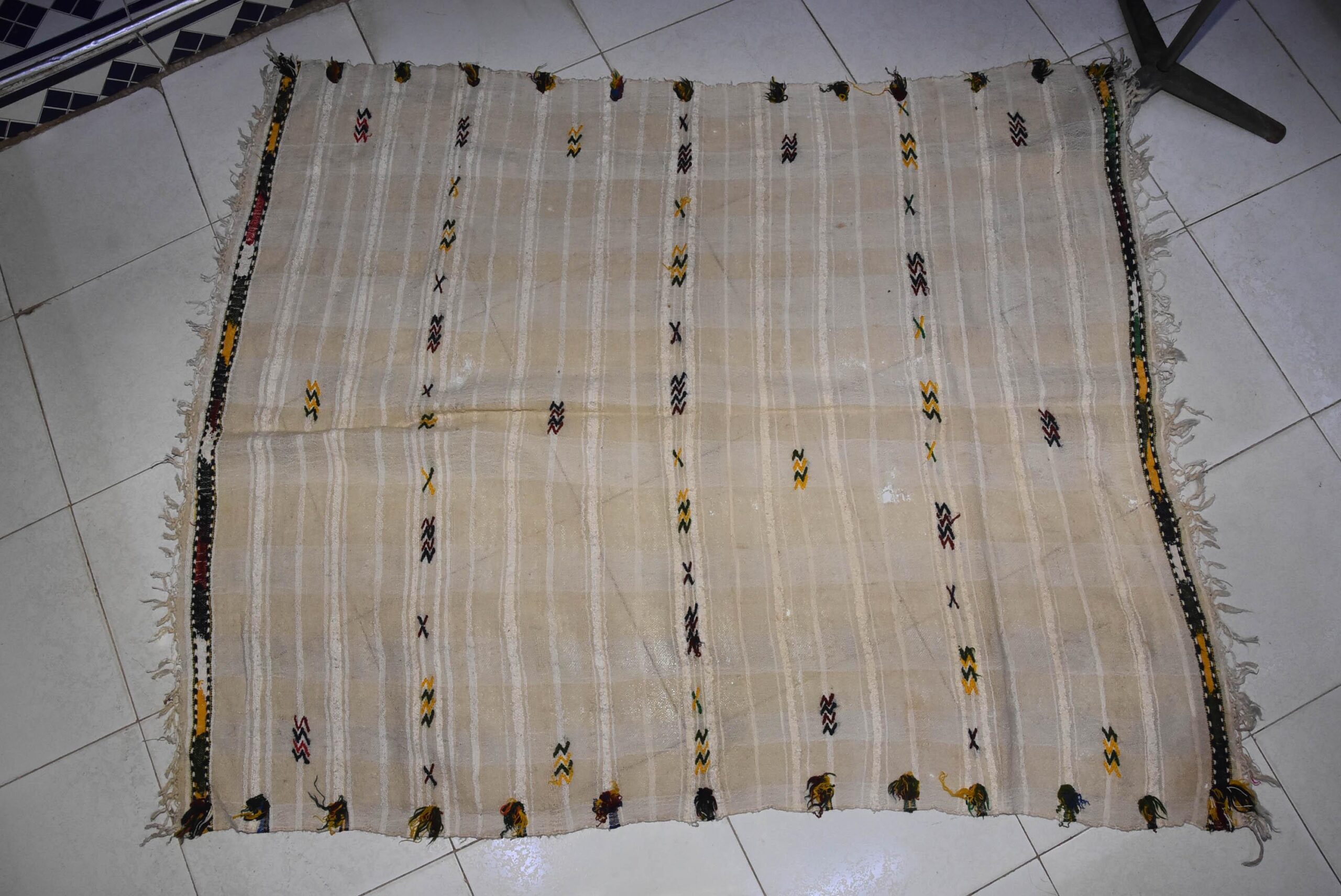 Handira Berber Blanket Woman Dress - Tahendirt - vintage Ait Hadiddu Tribe, Morocco - Image 3