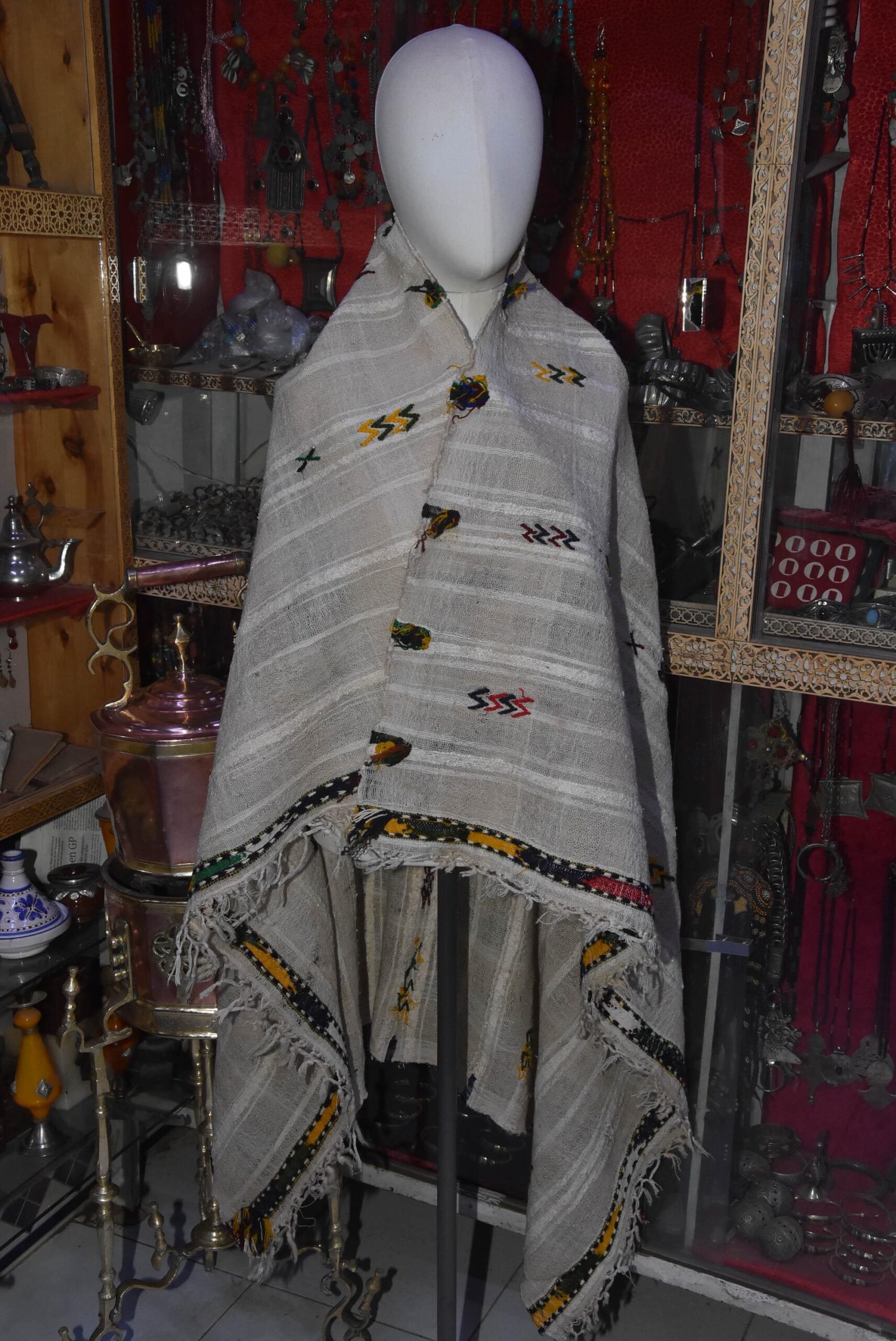 Handira Berber Blanket Woman Dress - Tahendirt - vintage Ait Hadiddu Tribe, Morocco