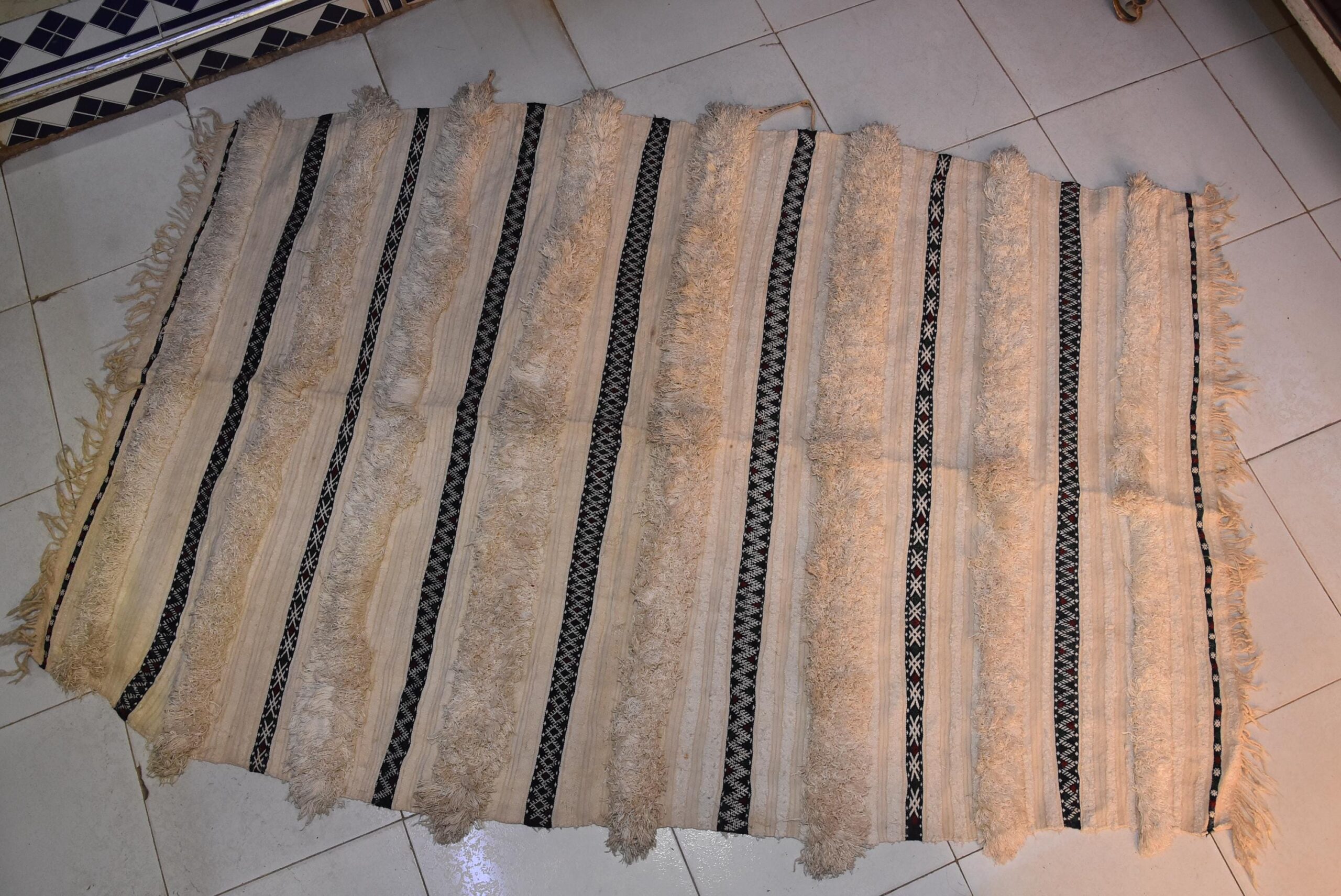 Vintage Berber Handira Shawl: Ait Atta Wool Cape - Image 8