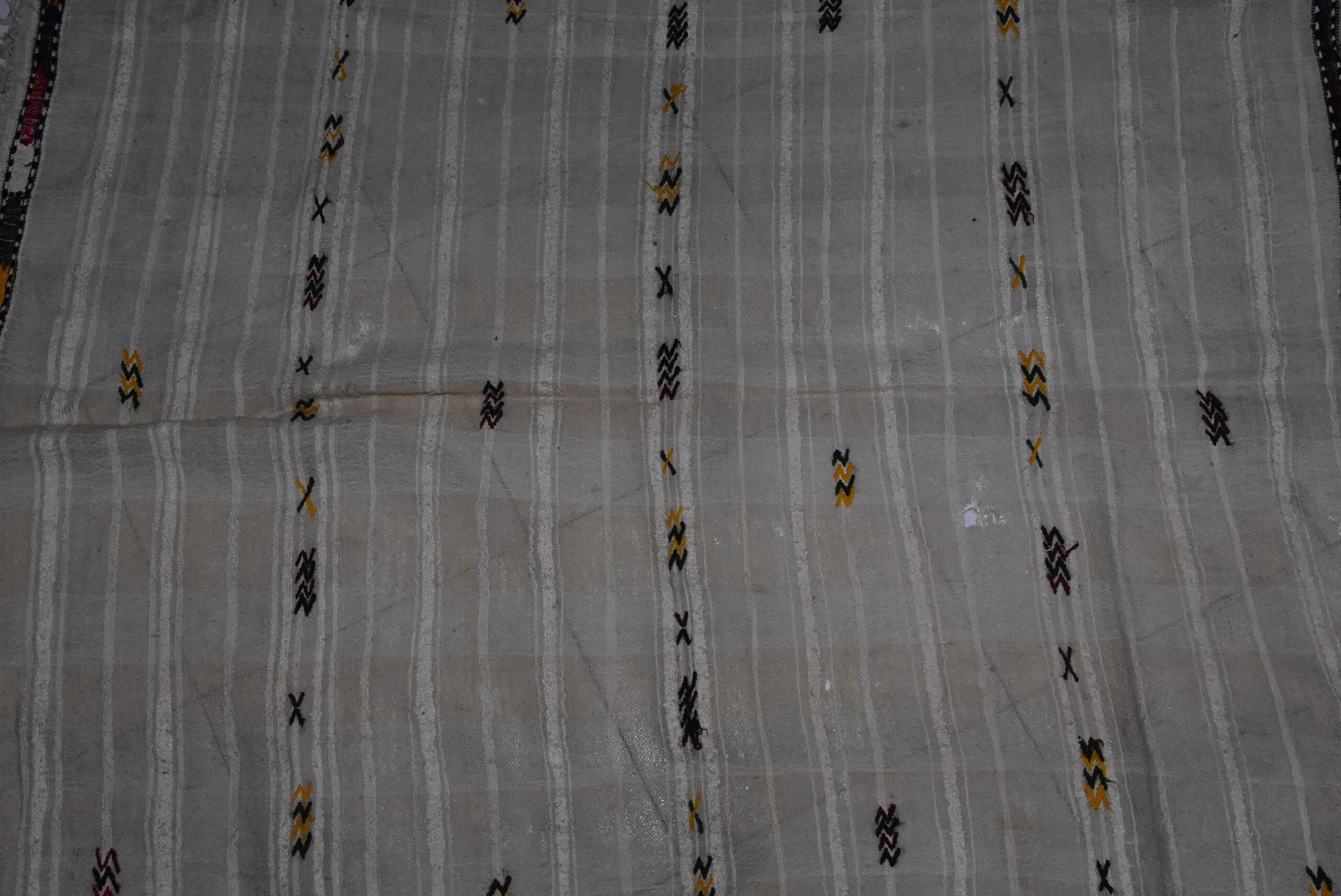 Handira Berber Blanket Woman Dress - Tahendirt - vintage Ait Hadiddu Tribe, Morocco - Image 4