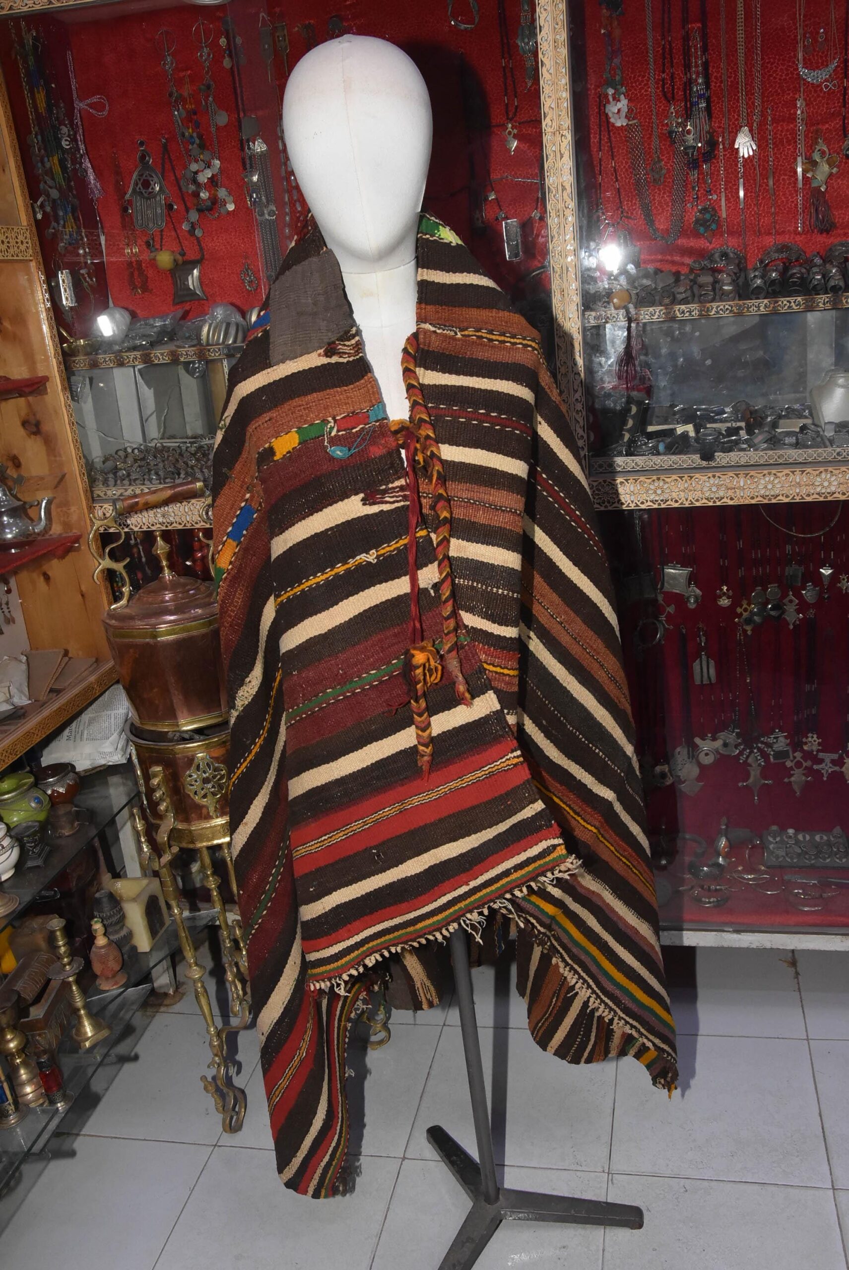 Old Wedding Blanket Handira ait hdiddou, moroccan carpet, berber, bedding Handmade and High Quality, old 1930s - Image 2