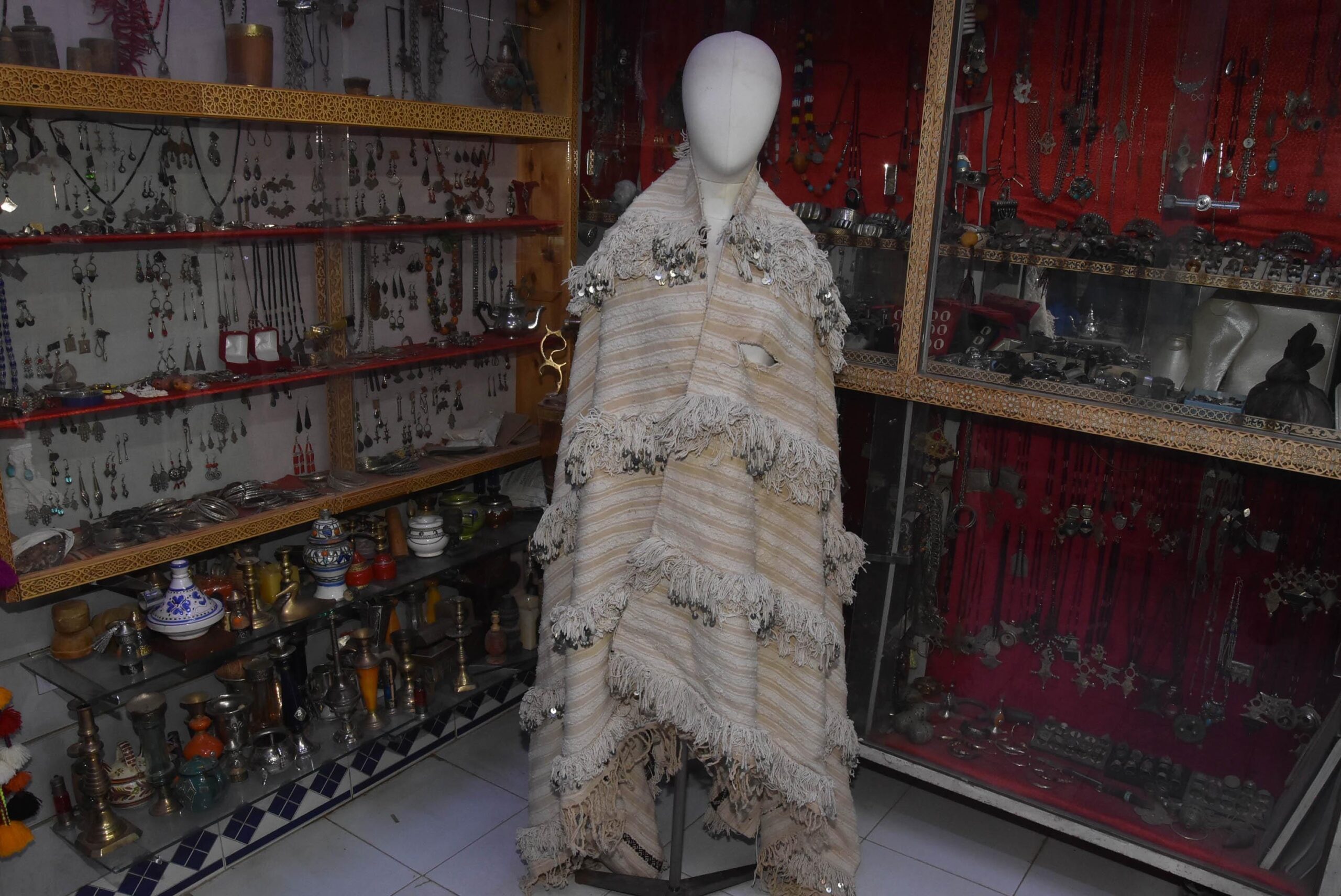 Old Wedding Blanket Handira brown, moroccan carpet, berber, bedding - Image 7