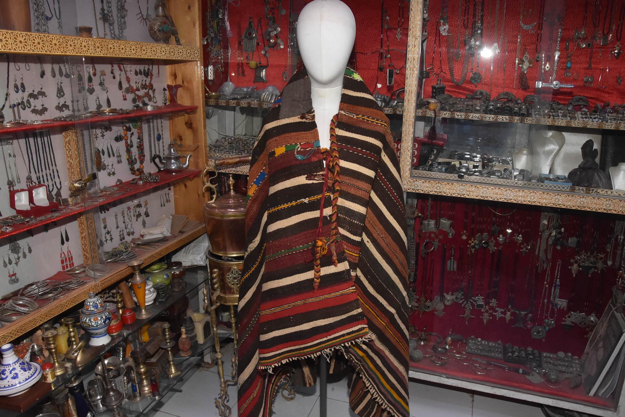 Old Wedding Blanket Handira ait hdiddou, moroccan carpet, berber, bedding Handmade and High Quality, old 1930s