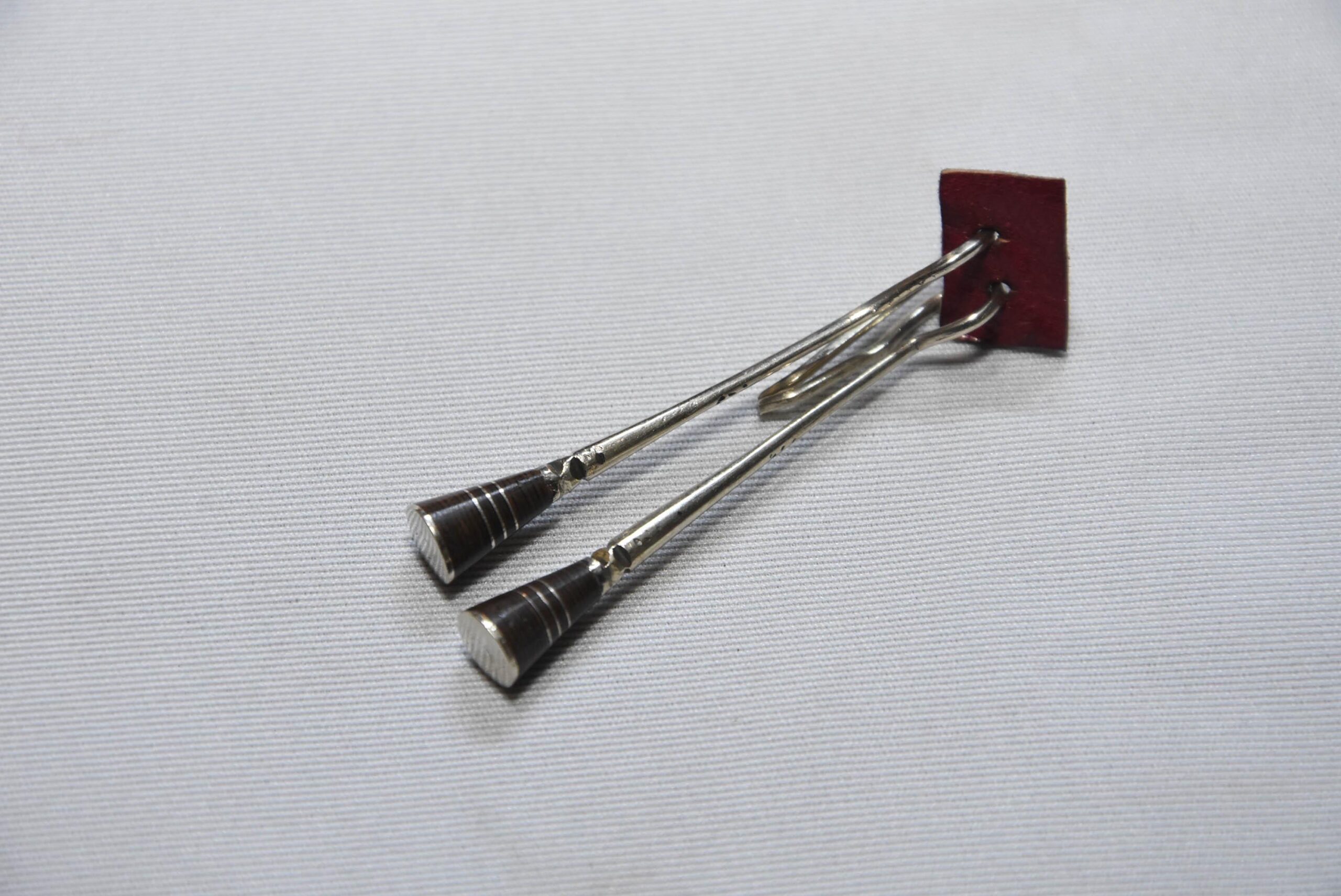 Tuareg earrings in silver and ebony wood, handmade - Image 4