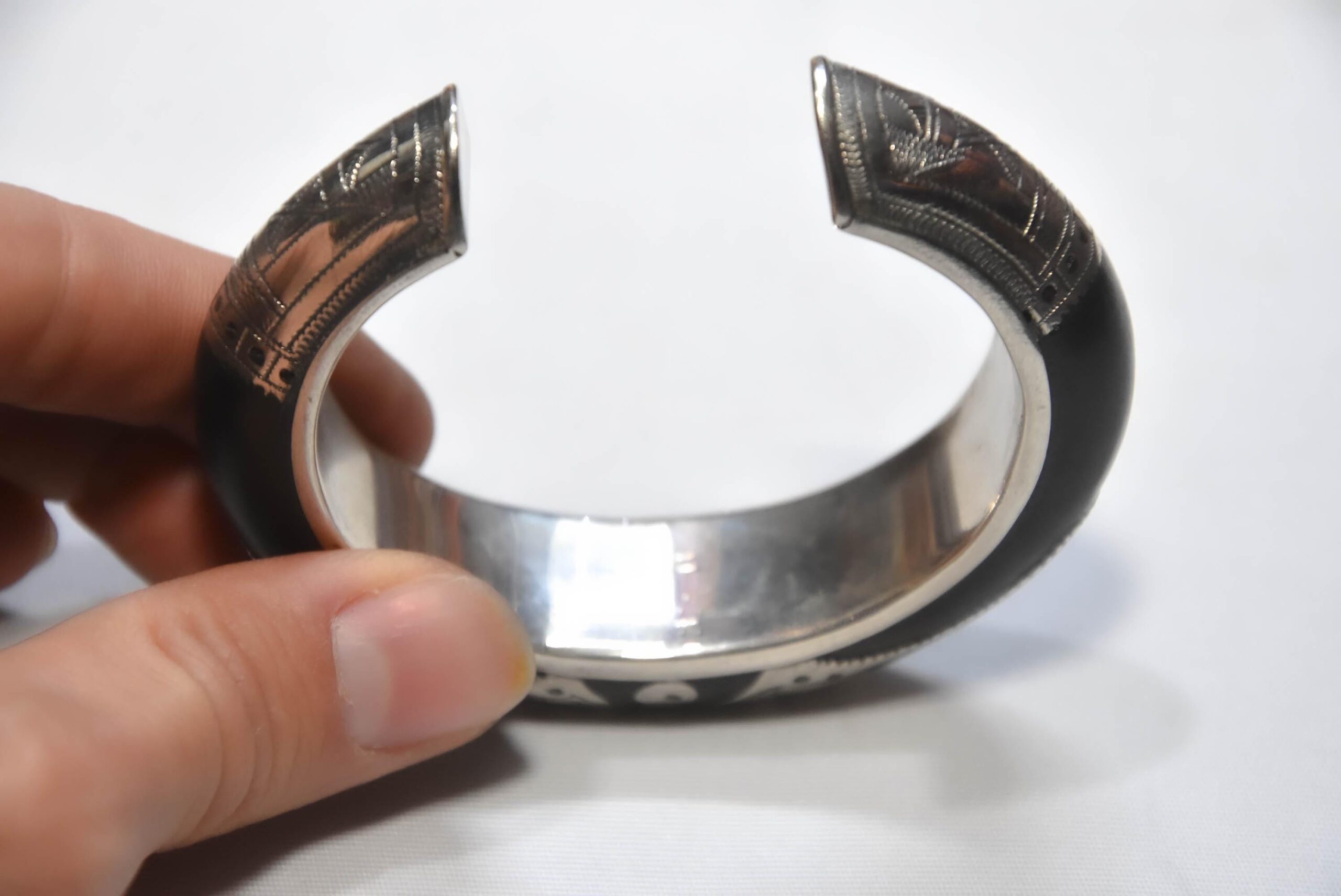 Bracelet Tuareg Silver & Ebony Wood Geometric Motif Cuff - Image 7