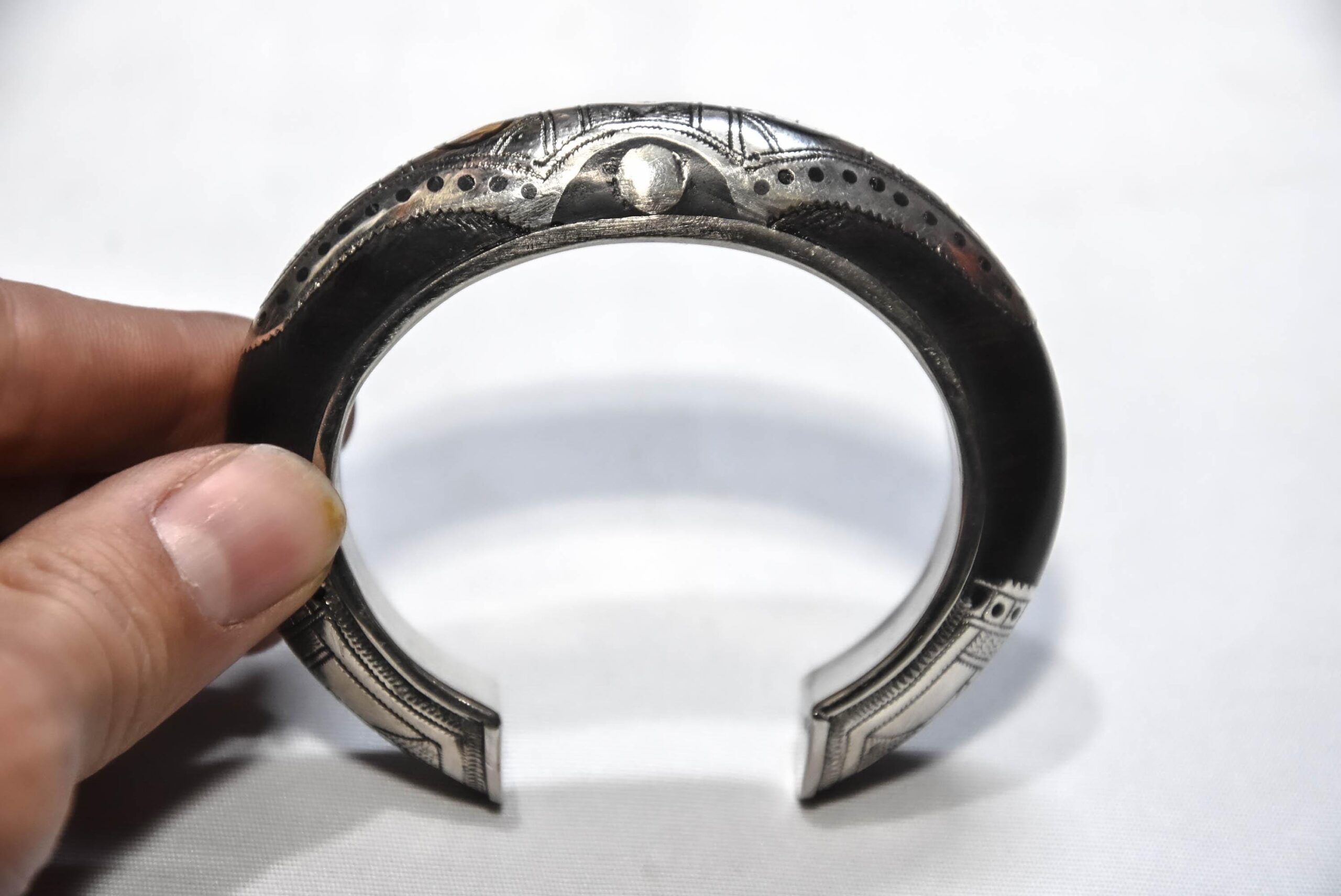 Bracelet Tuareg Silver & Ebony Wood Geometric Motif Cuff - Image 3
