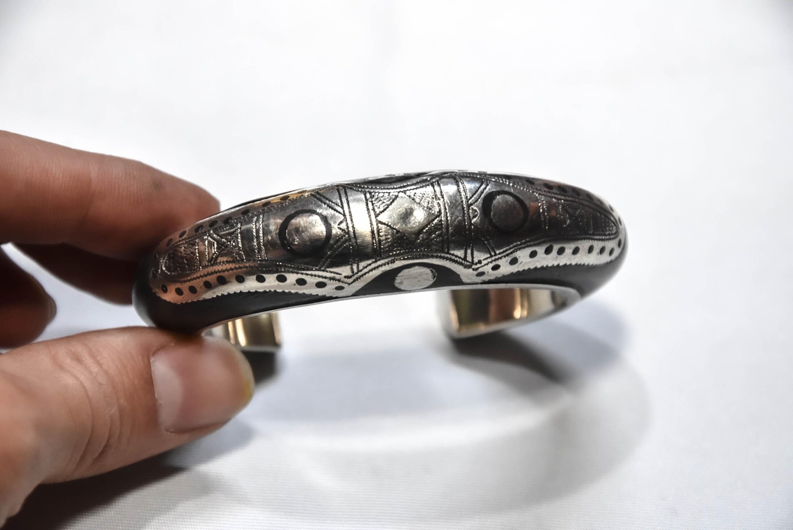Bracelet Tuareg Silver & Ebony Wood Geometric Motif Cuff - Image 2
