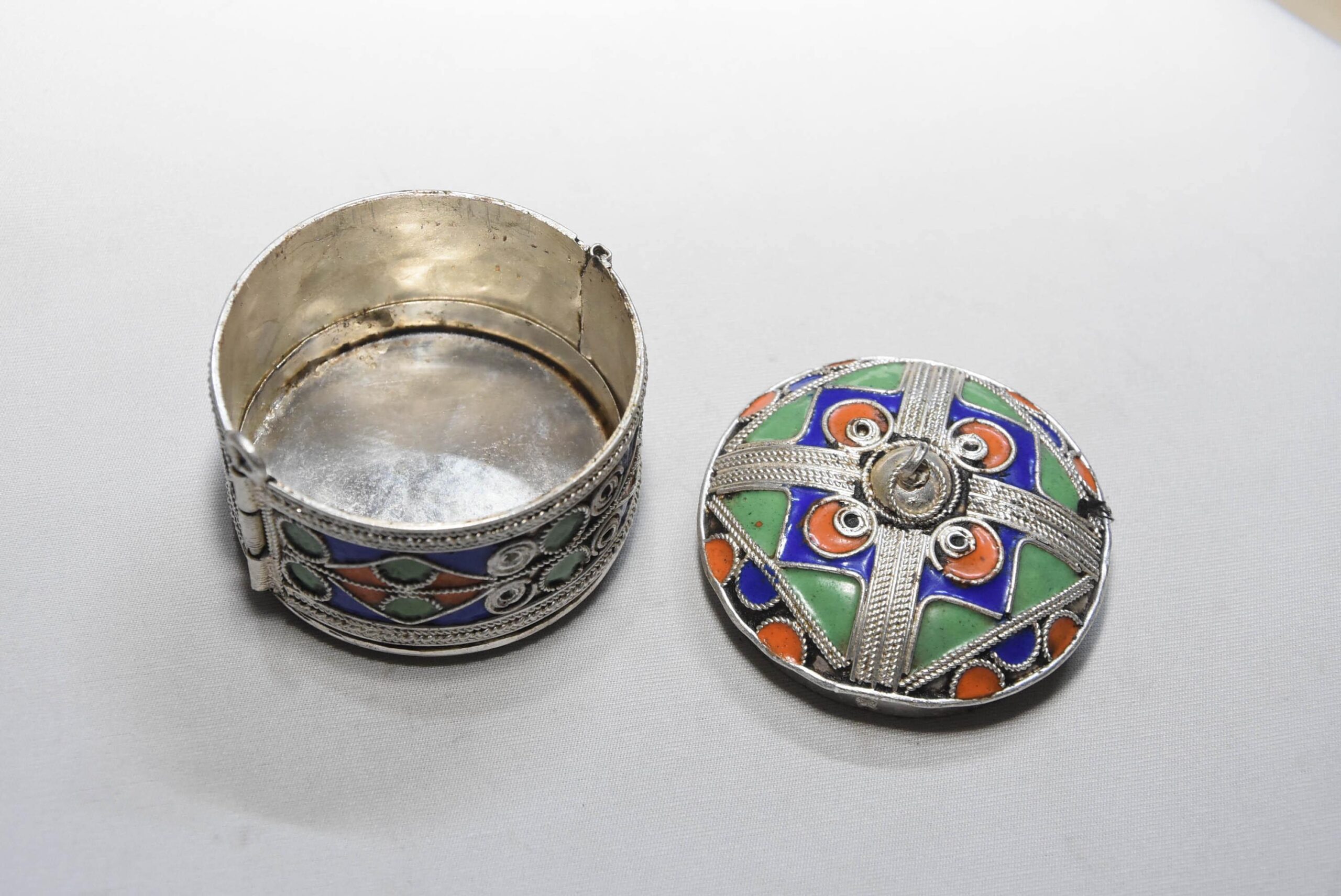 Vintage Berber Kabyle Enamel Silver Bracelet & Jewelry Box - Image 4